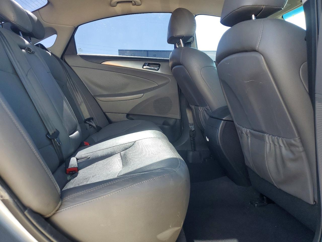 2015 Hyundai Sonata Hybrid Limited Silver vin: KMHEC4A46FA131728
