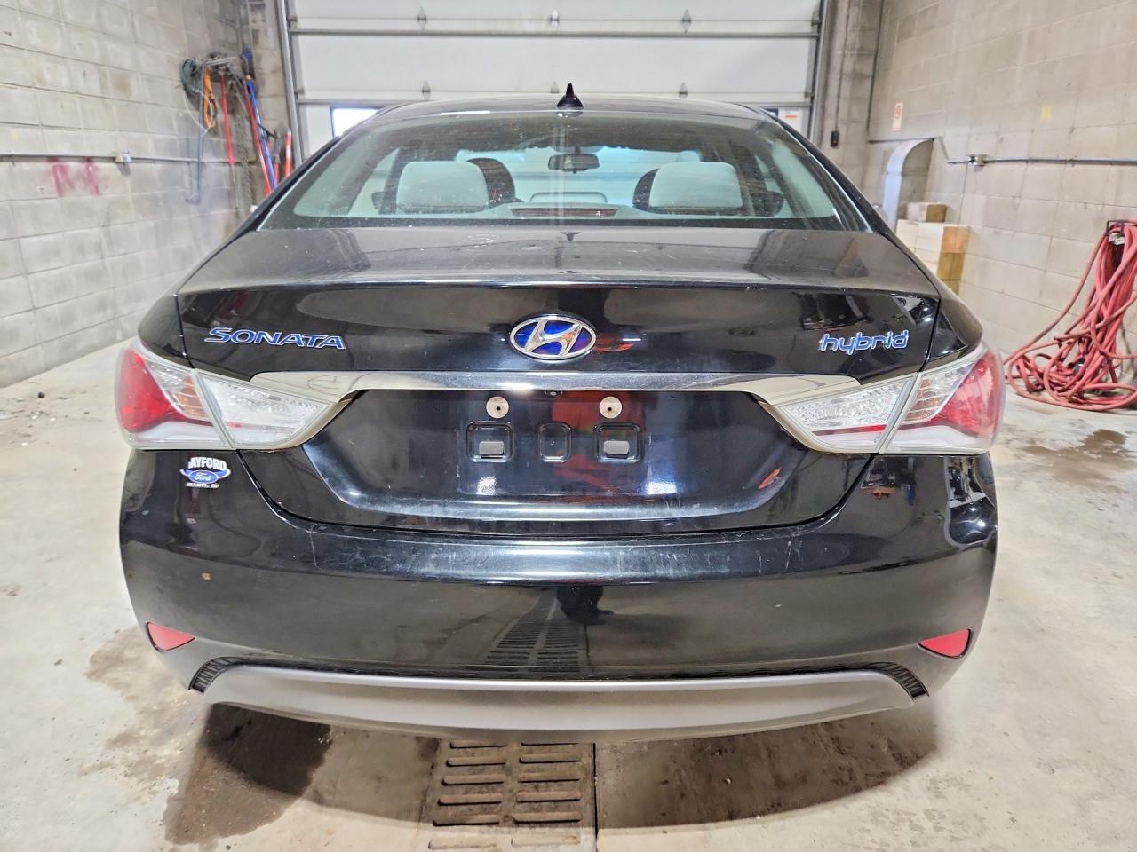 2015 Hyundai Sonata Hybrid Base Black vin: KMHEC4A46FA137013