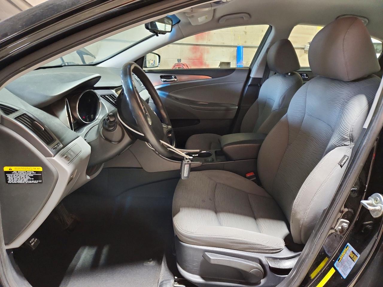 2015 Hyundai Sonata Hybrid Base Black vin: KMHEC4A46FA137013