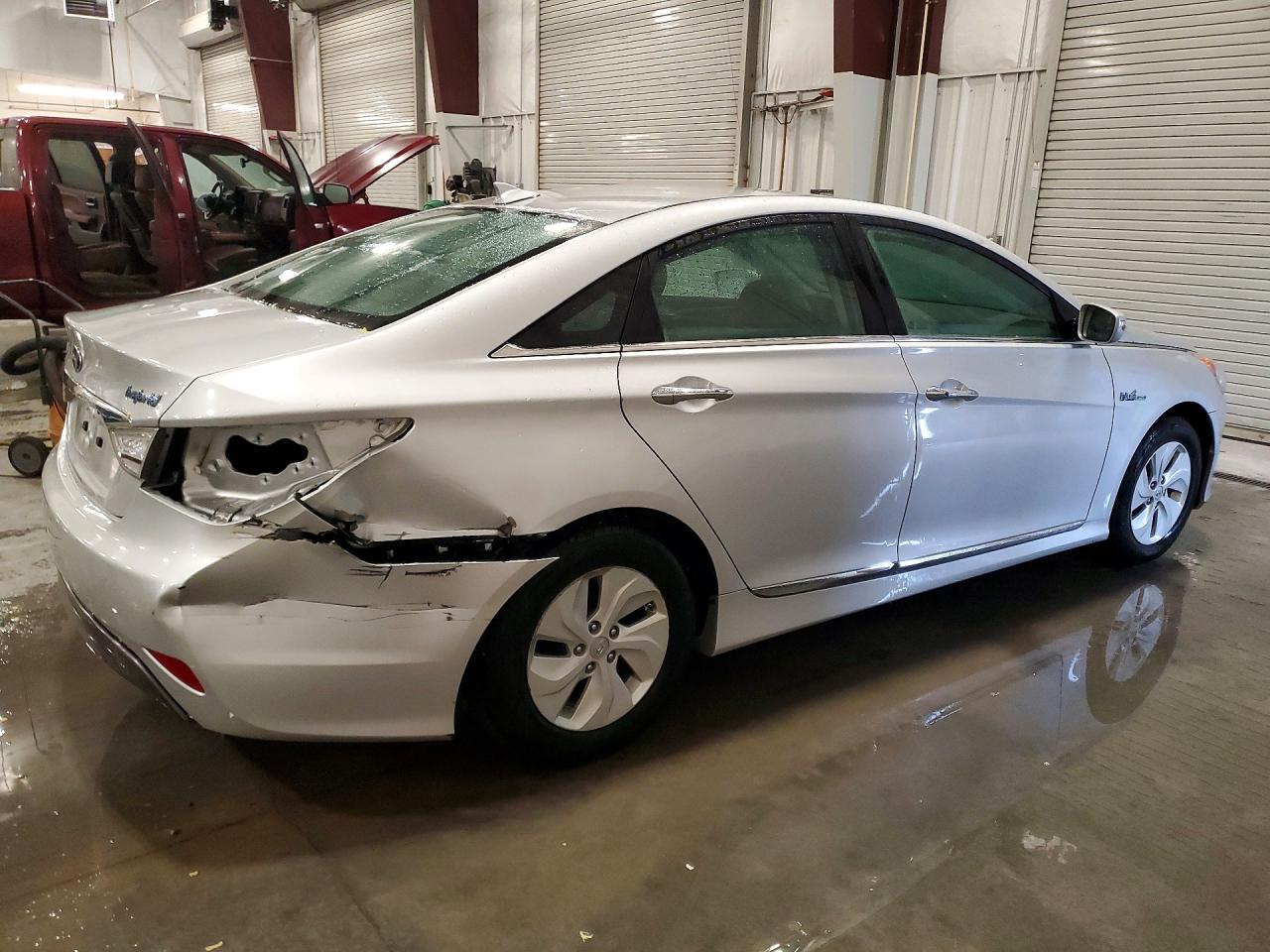 2015 Hyundai Sonata Hybrid Base Silver vin: KMHEC4A46FA139733