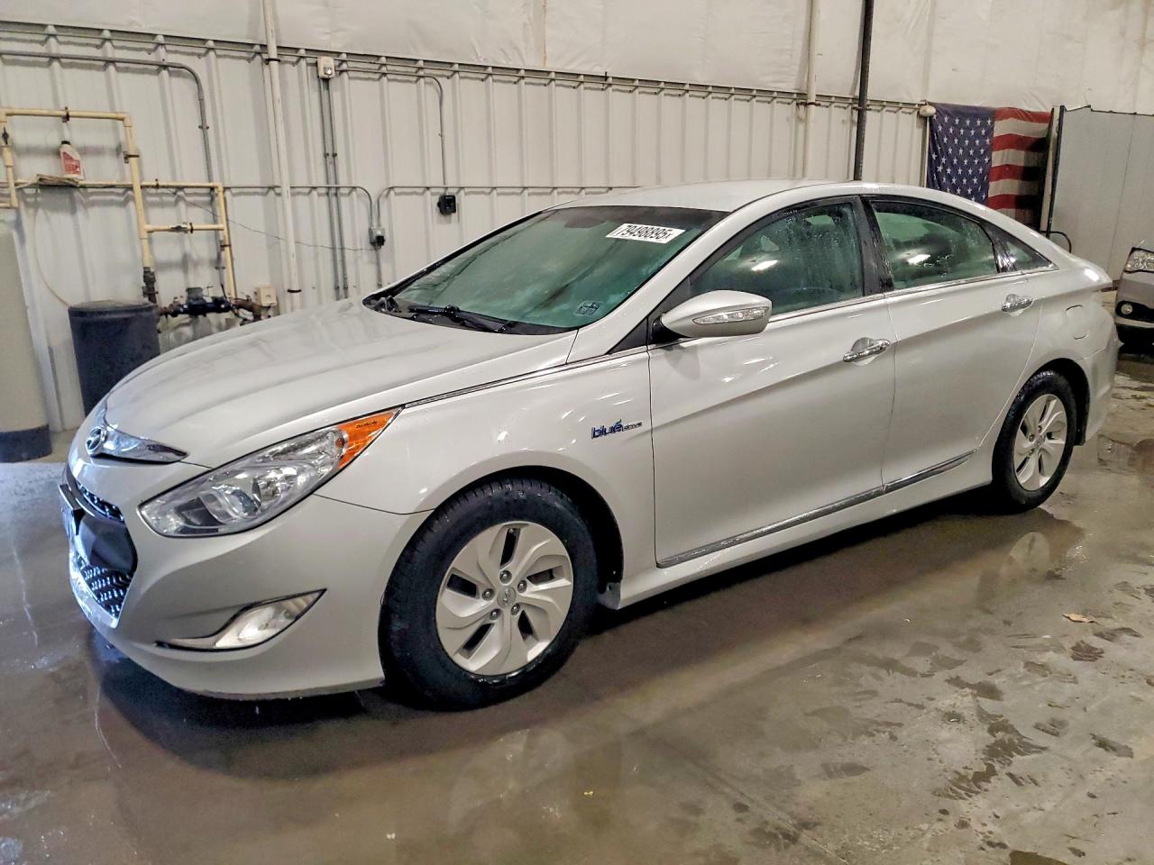 2015 Hyundai Sonata Hybrid Base Серебряный vin: KMHEC4A46FA139733