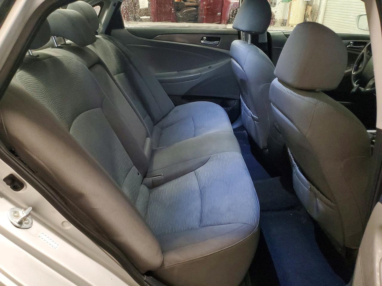 2015 Hyundai Sonata Hybrid Base Silver vin: KMHEC4A46FA139733