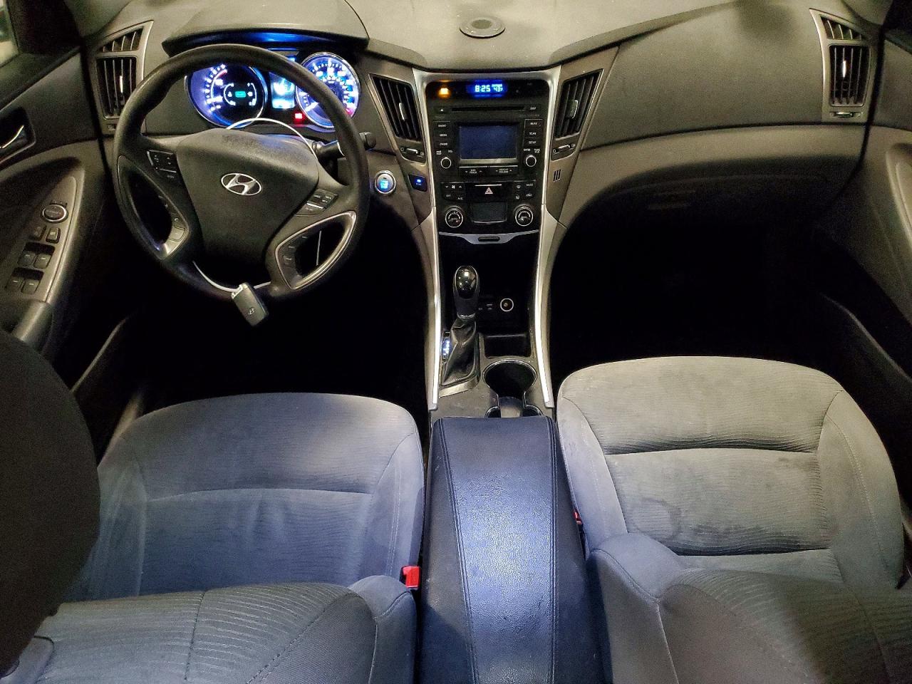2015 Hyundai Sonata Hybrid Base Silver vin: KMHEC4A46FA139733