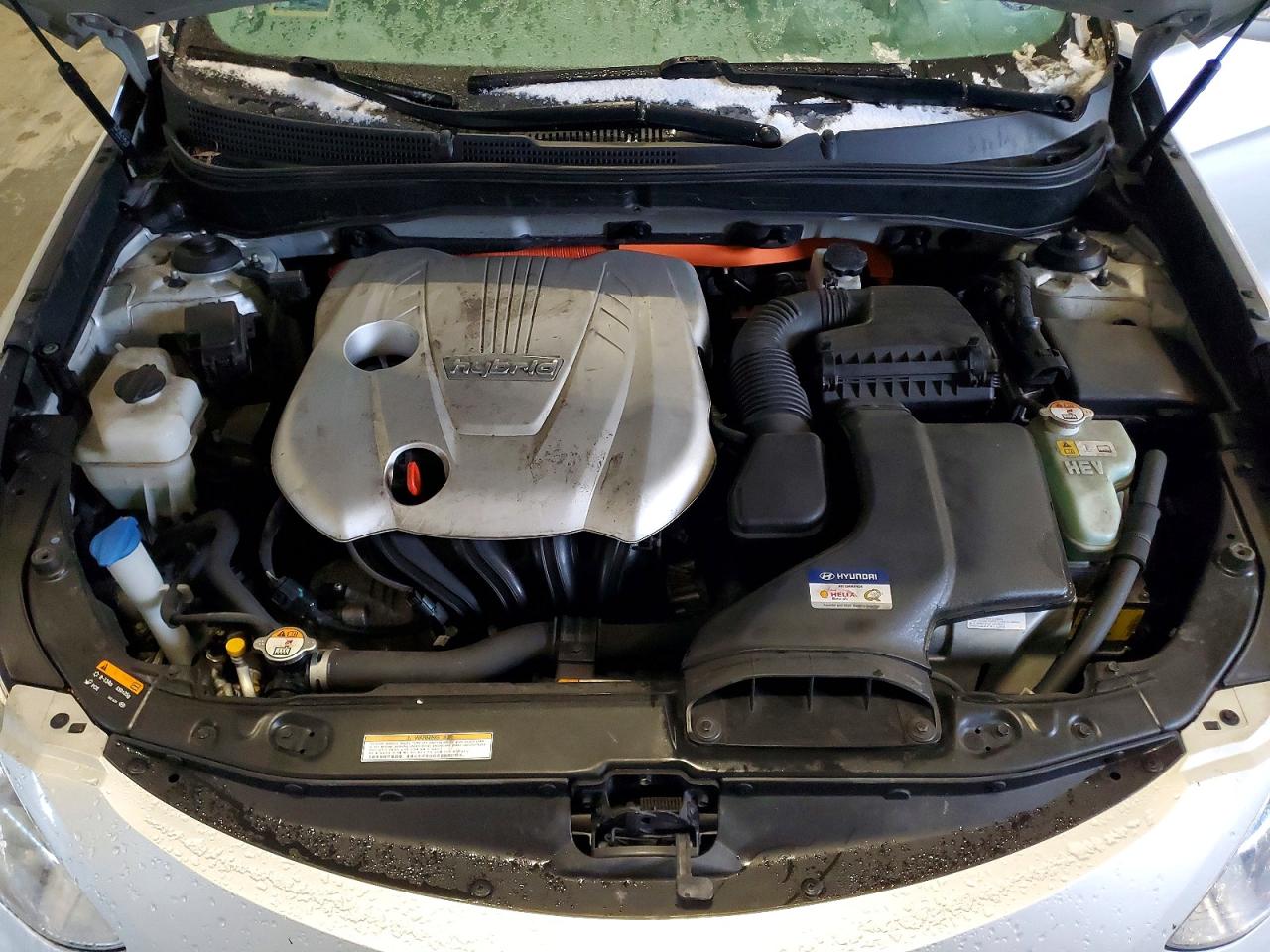 2015 Hyundai Sonata Hybrid Base Silver vin: KMHEC4A46FA139733