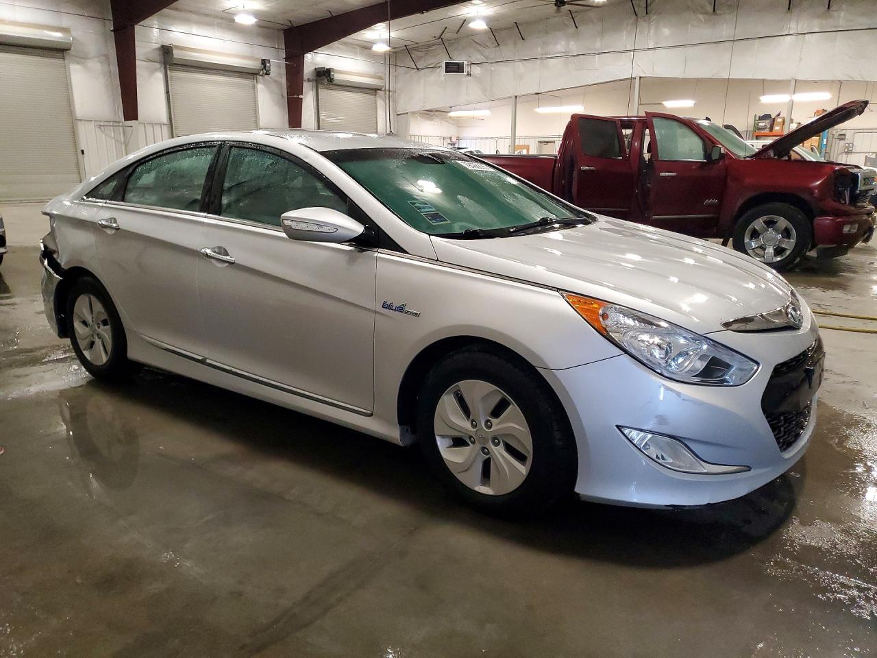 2015 Hyundai Sonata Hybrid Base Silver vin: KMHEC4A46FA139733