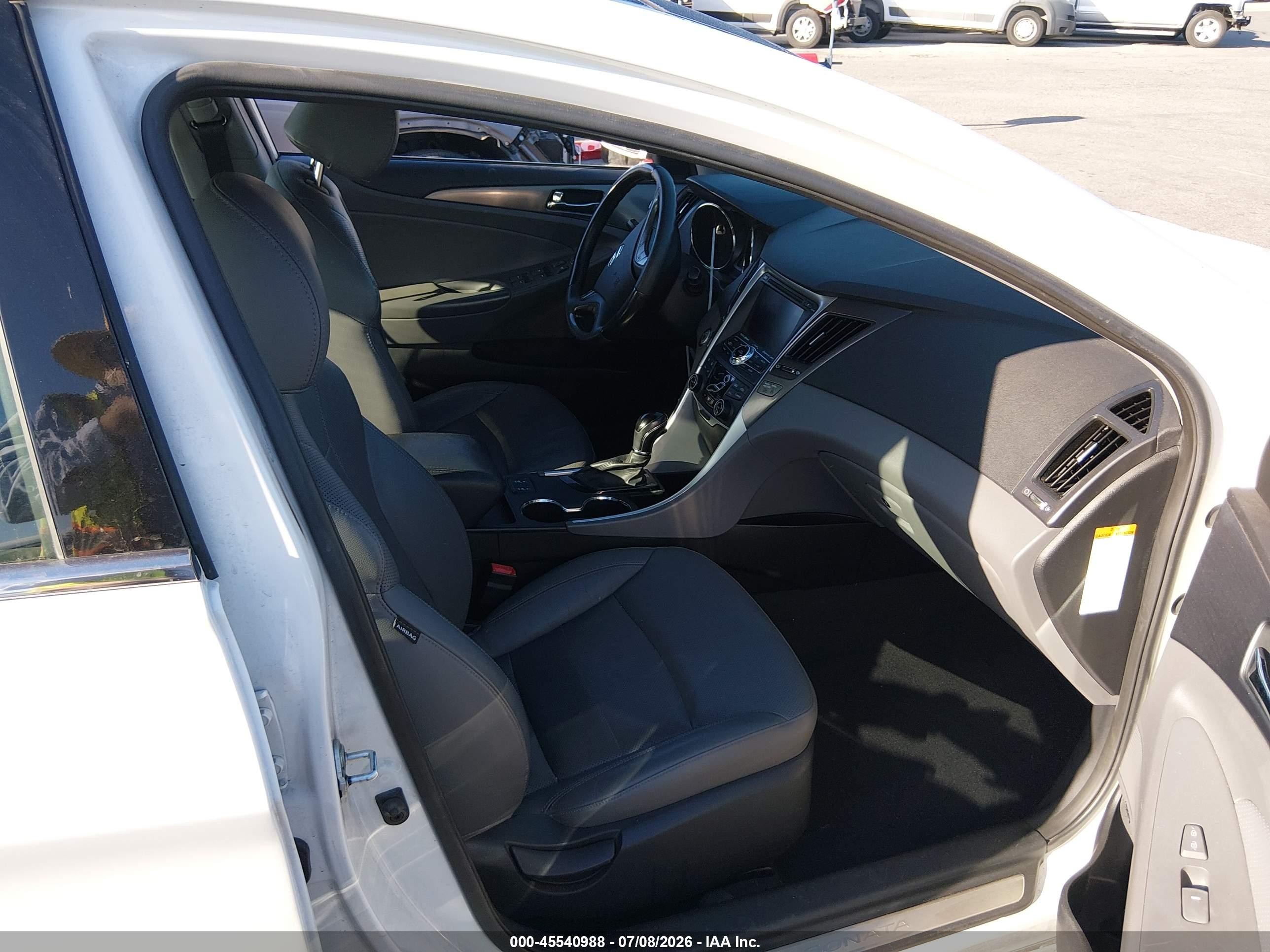 2012 Hyundai Sonata Hybrid   White vin: KMHEC4A47CA019984