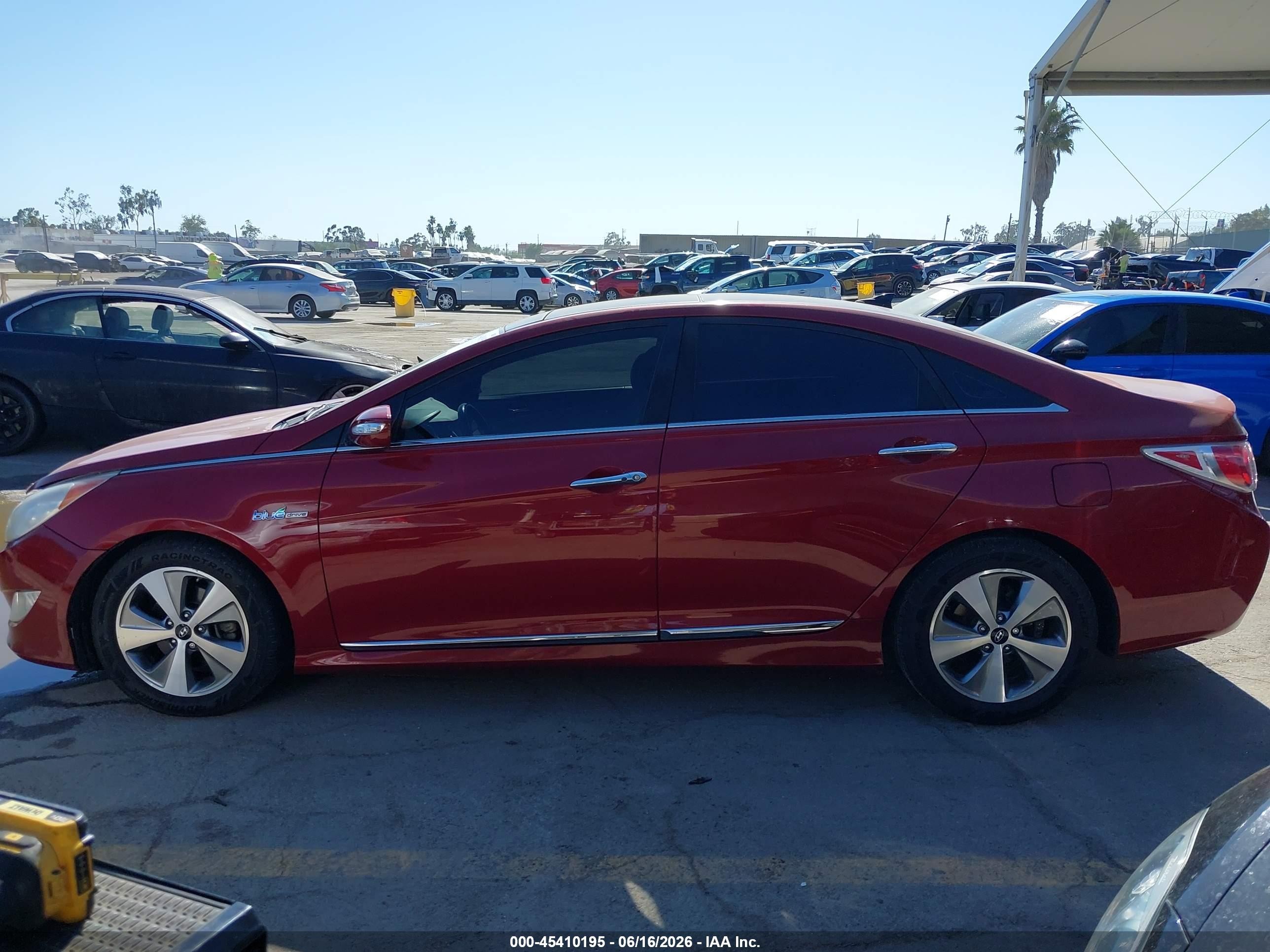 2012 Hyundai Sonata Hybrid   Красный vin: KMHEC4A47CA026837