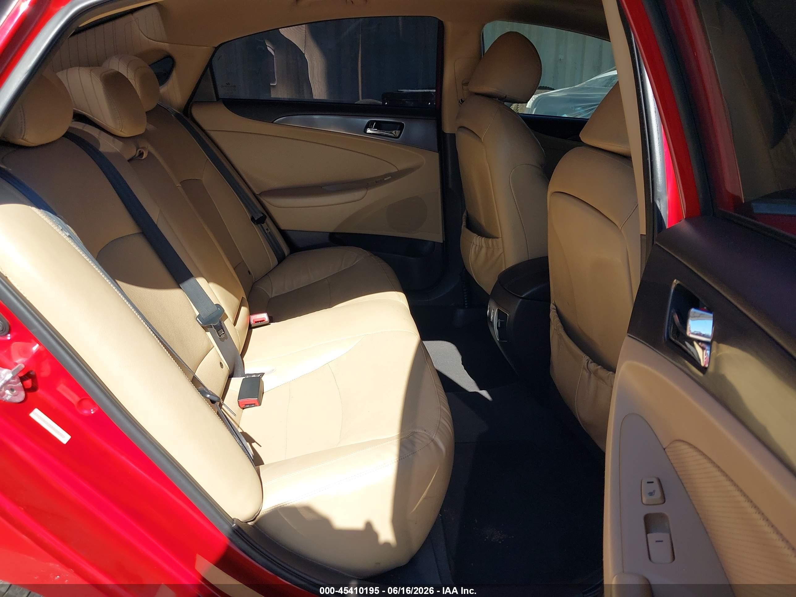 2012 Hyundai Sonata Hybrid   Красный vin: KMHEC4A47CA026837