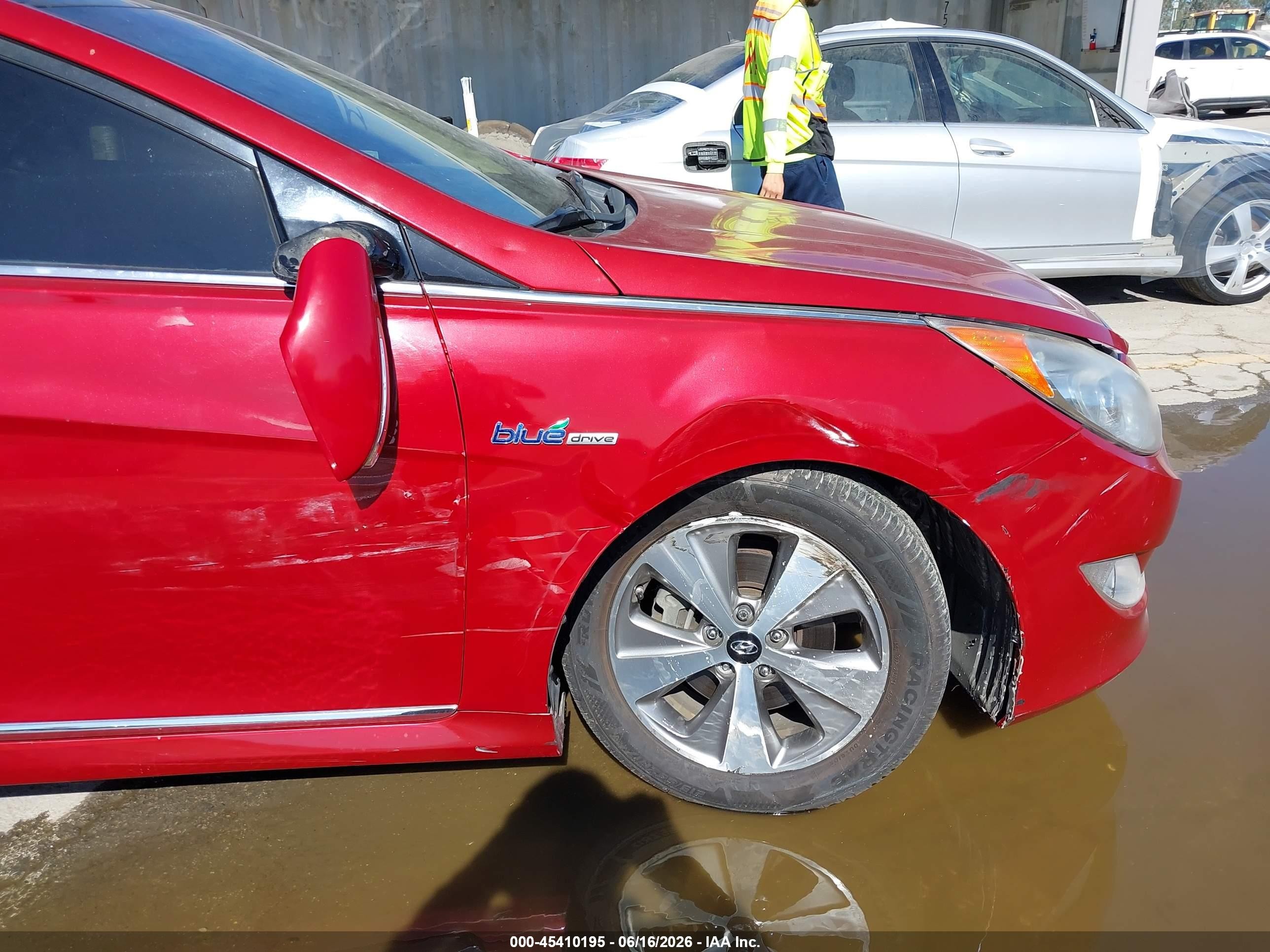 2012 Hyundai Sonata Hybrid   Красный vin: KMHEC4A47CA026837