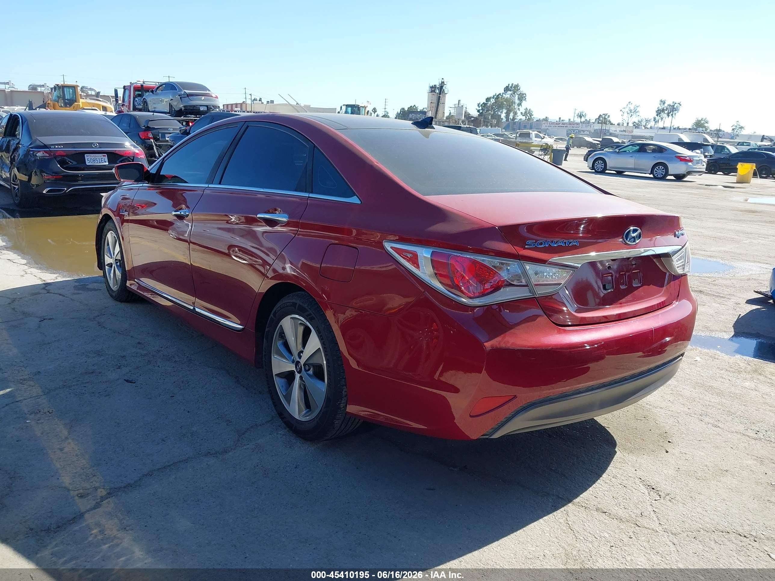 2012 Hyundai Sonata Hybrid   Красный vin: KMHEC4A47CA026837