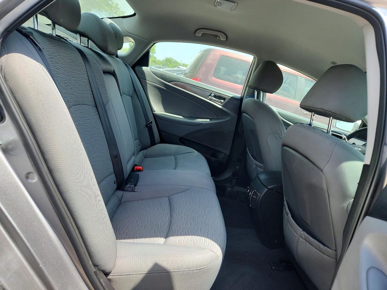 2012 Hyundai Sonata Hybrid Silver vin: KMHEC4A47CA030581
