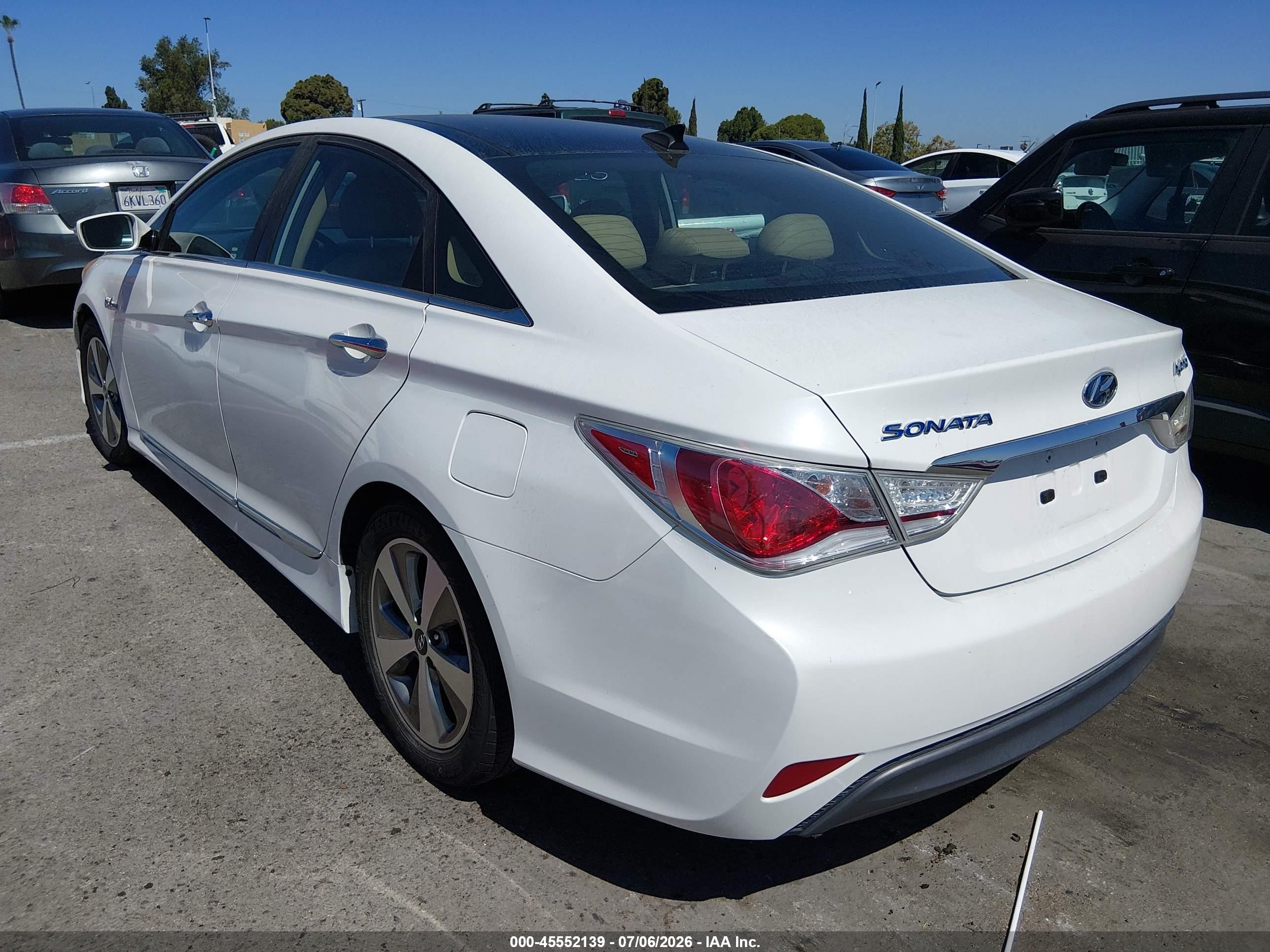 2012 Hyundai Sonata Hybrid   White vin: KMHEC4A47CA060650