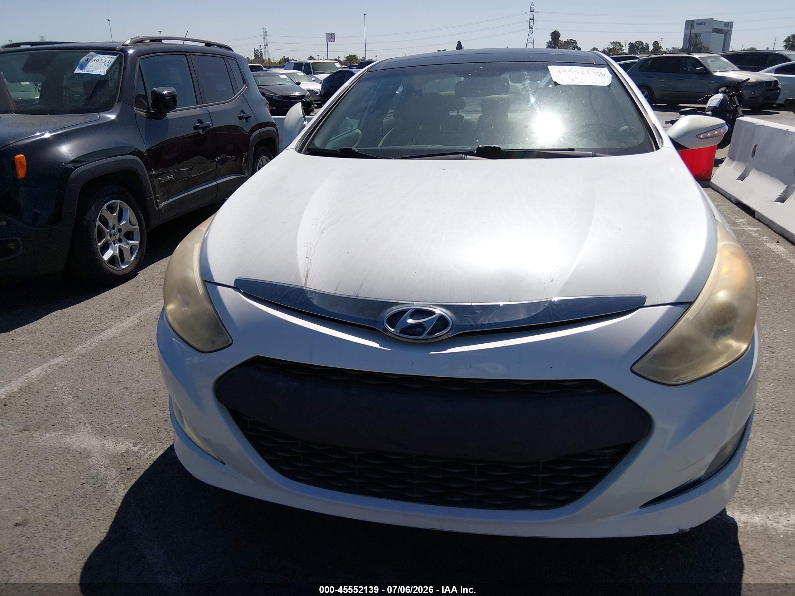 2012 Hyundai Sonata Hybrid   White vin: KMHEC4A47CA060650