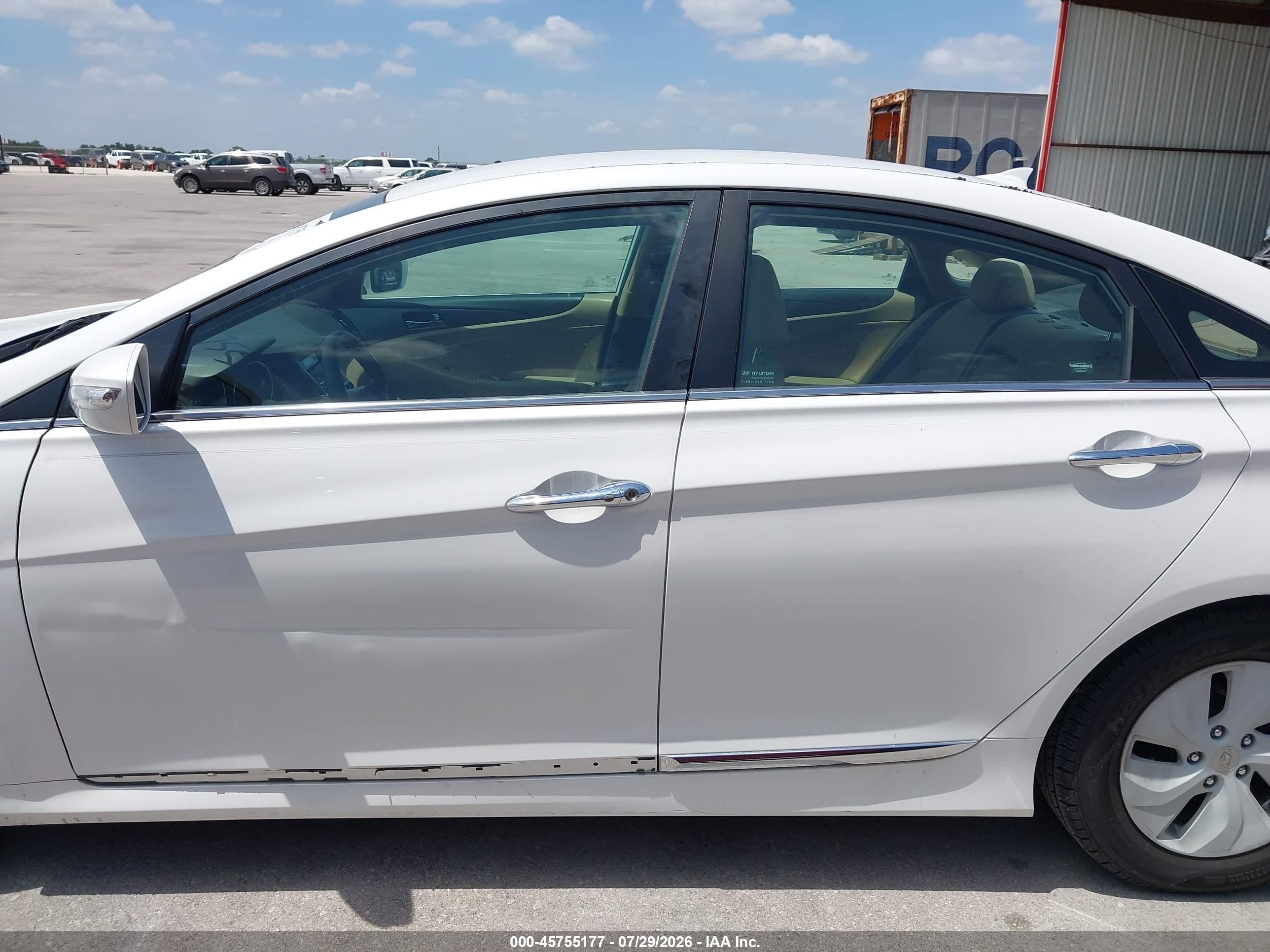 2013 Hyundai Sonata Hybrid   White vin: KMHEC4A47DA050525