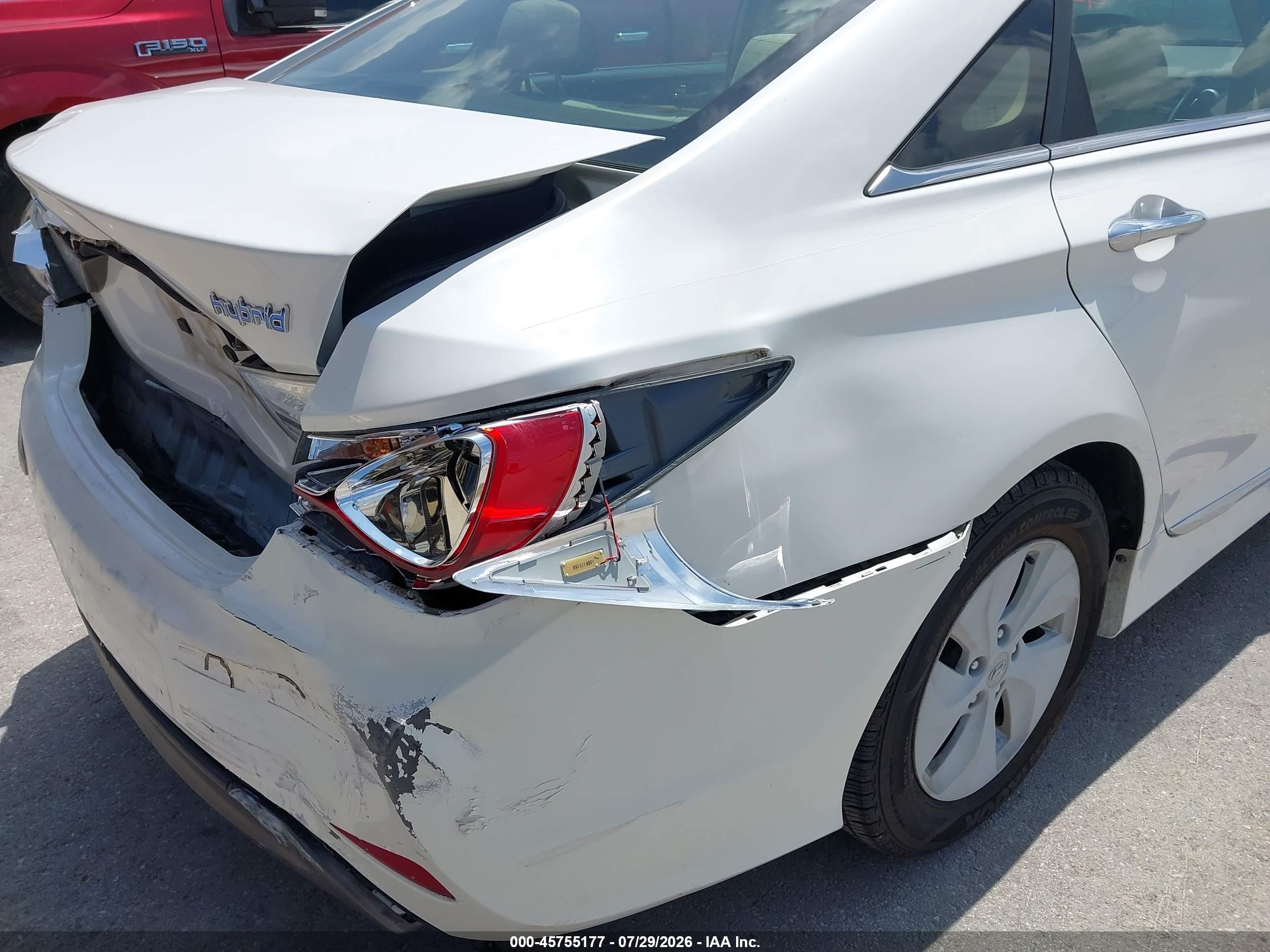 2013 Hyundai Sonata Hybrid   White vin: KMHEC4A47DA050525