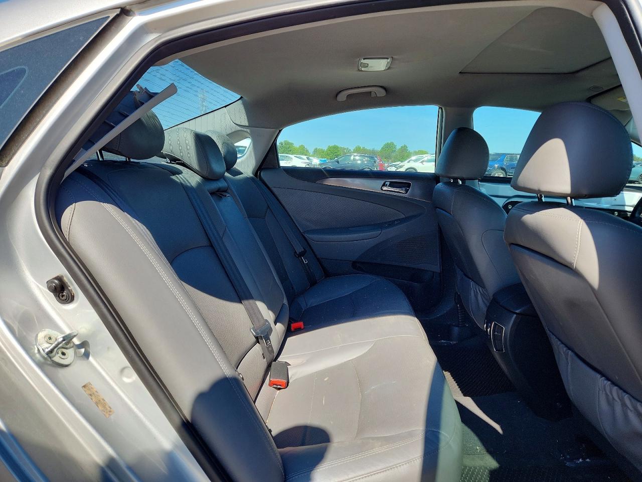 2013 Hyundai Sonata Hybrid Silver vin: KMHEC4A47DA098283