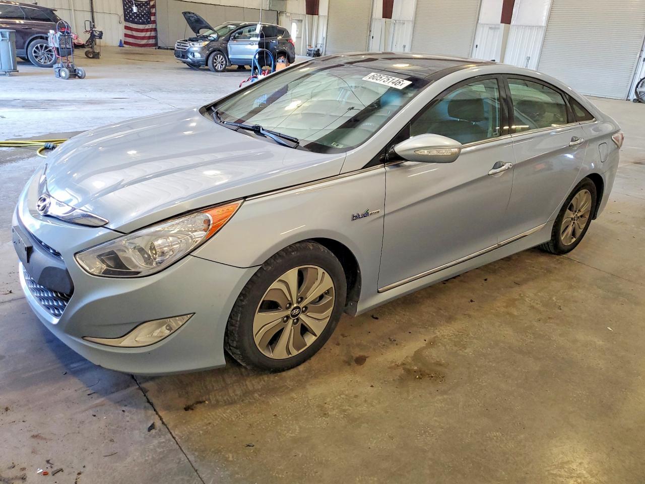 2014 Hyundai Sonata Hybrid Blue vin: KMHEC4A47EA111664