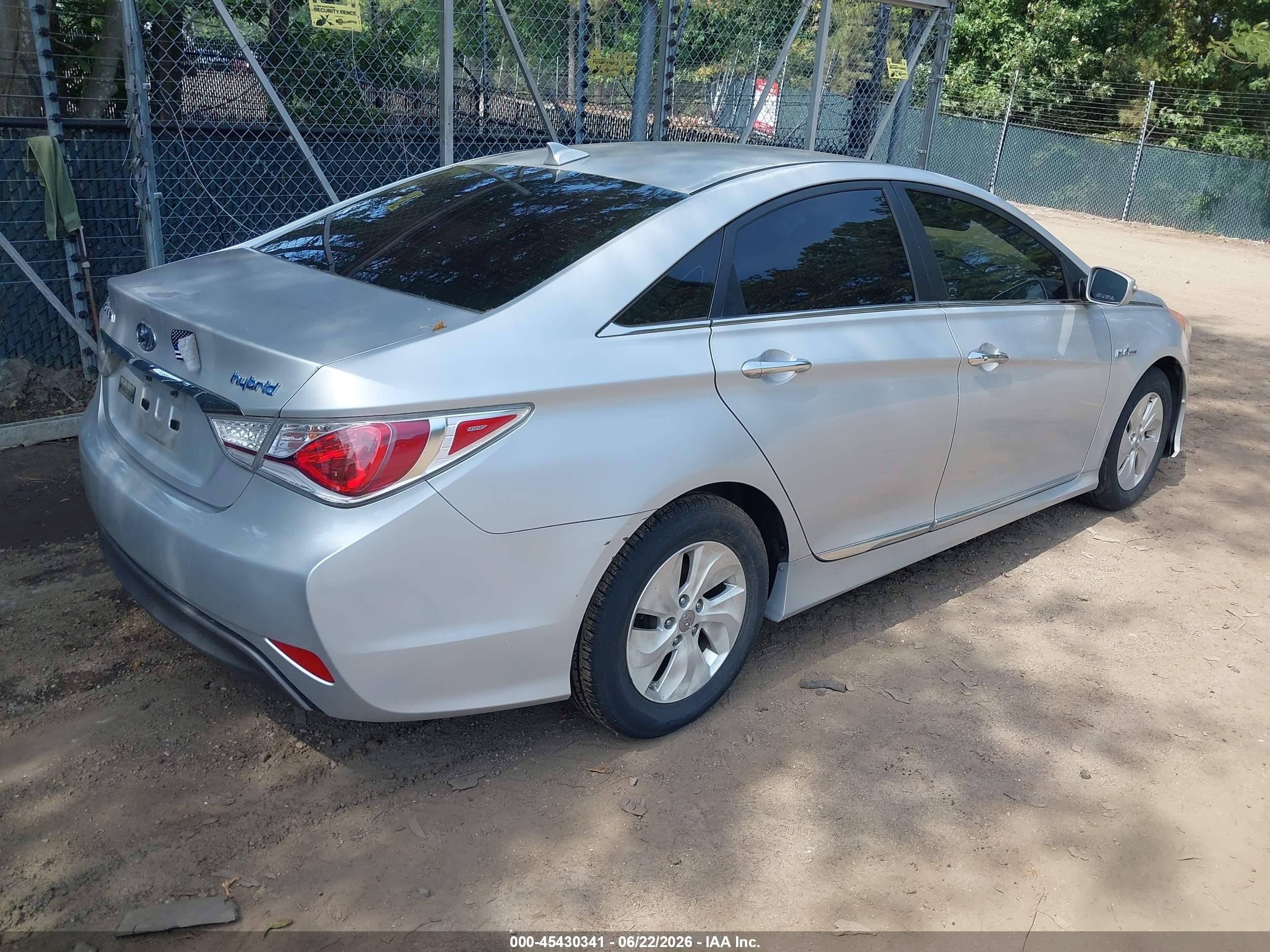 2014 Hyundai Sonata Hybrid   Silver vin: KMHEC4A47EA114533