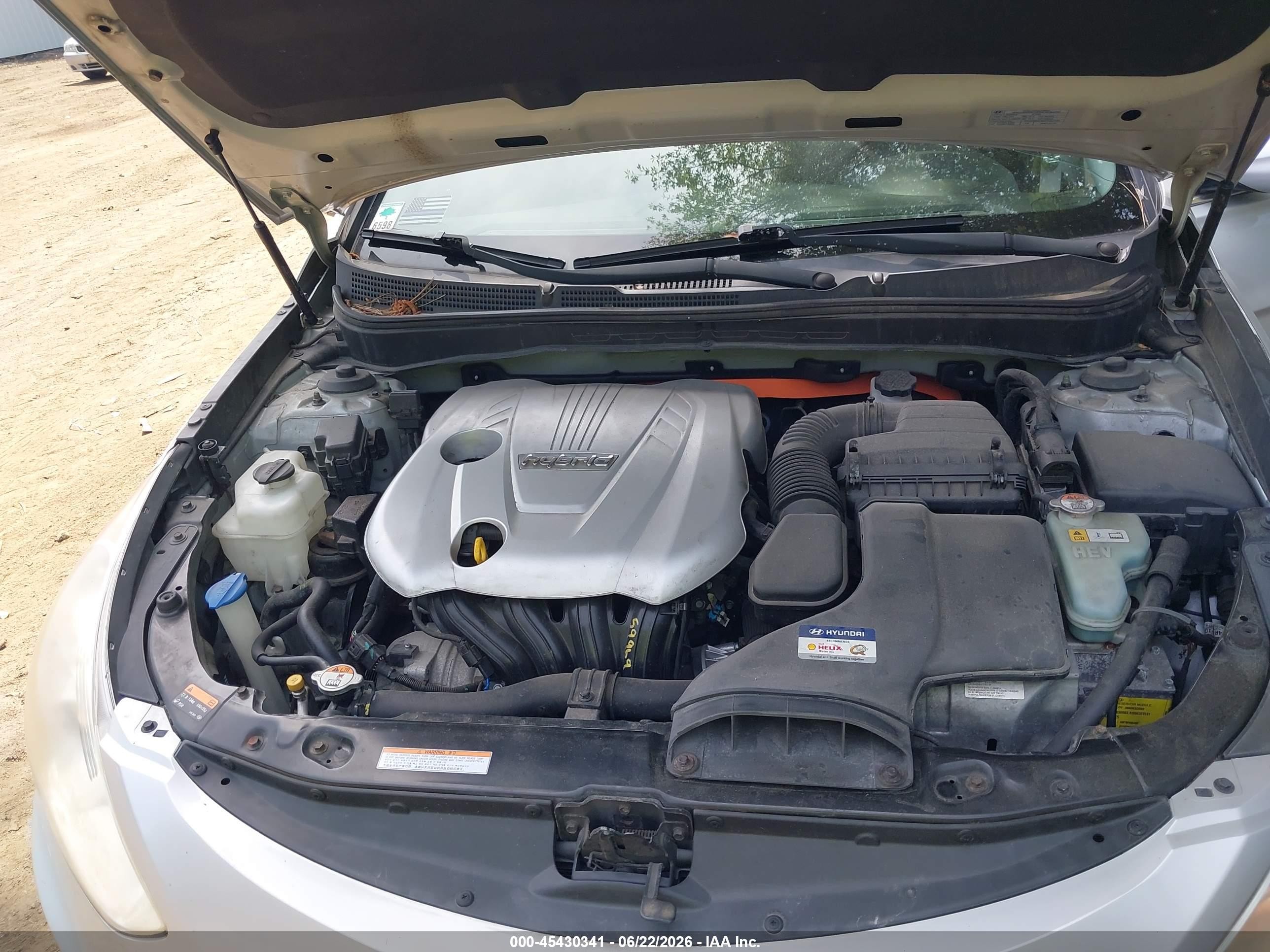 2014 Hyundai Sonata Hybrid   Silver vin: KMHEC4A47EA114533