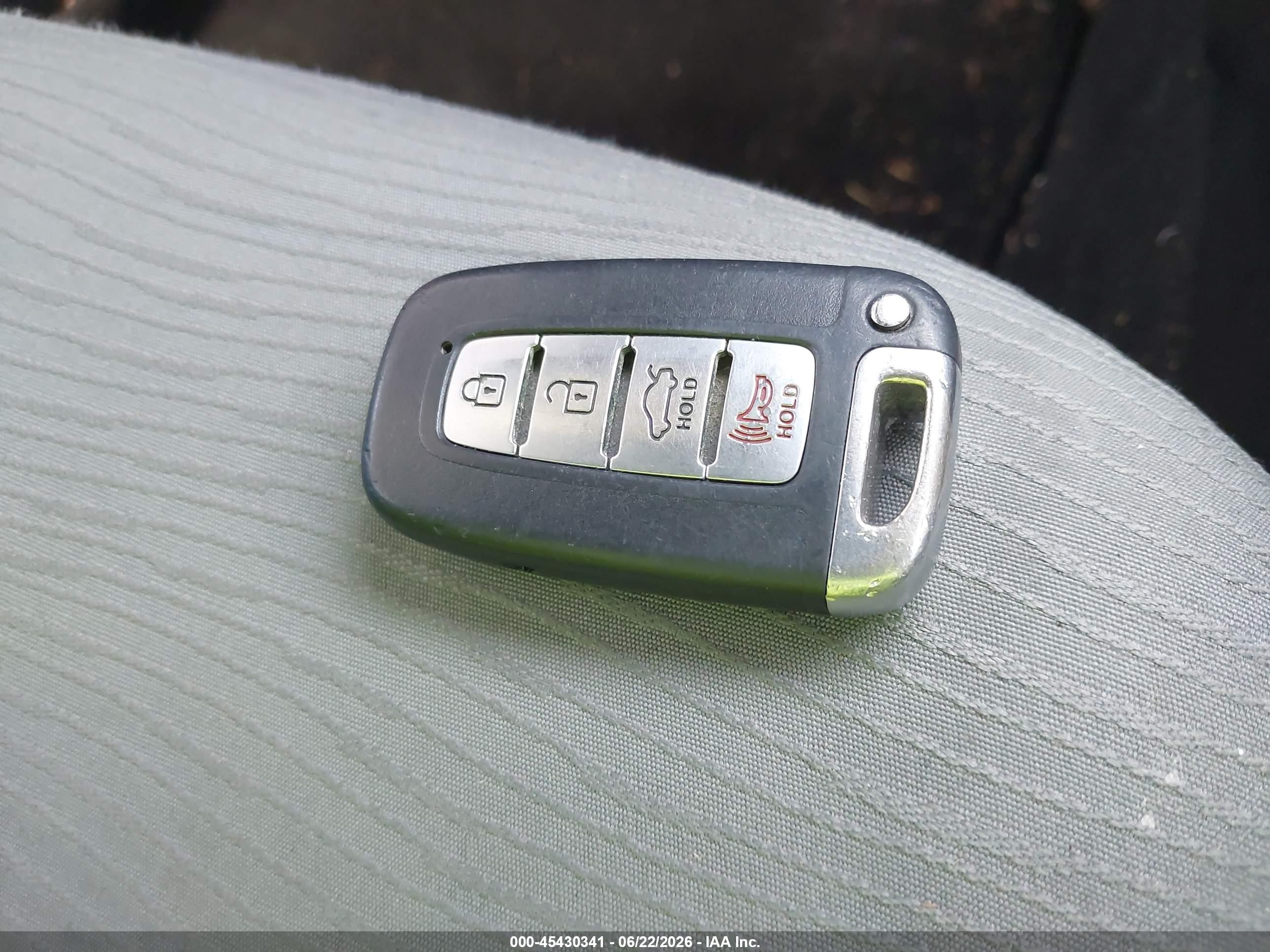 2014 Hyundai Sonata Hybrid   Silver vin: KMHEC4A47EA114533