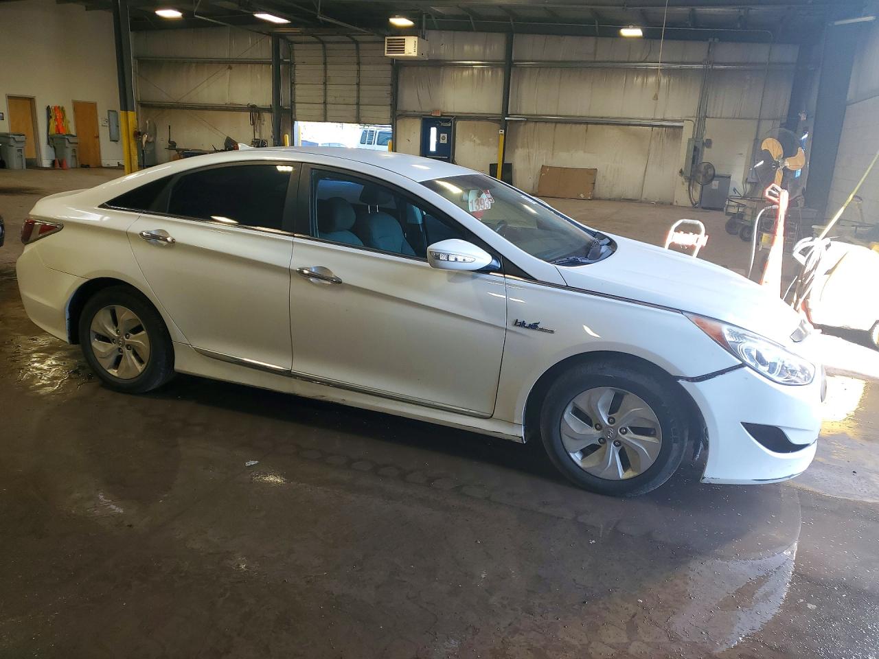 2014 Hyundai Sonata Hybrid White vin: KMHEC4A47EA115374
