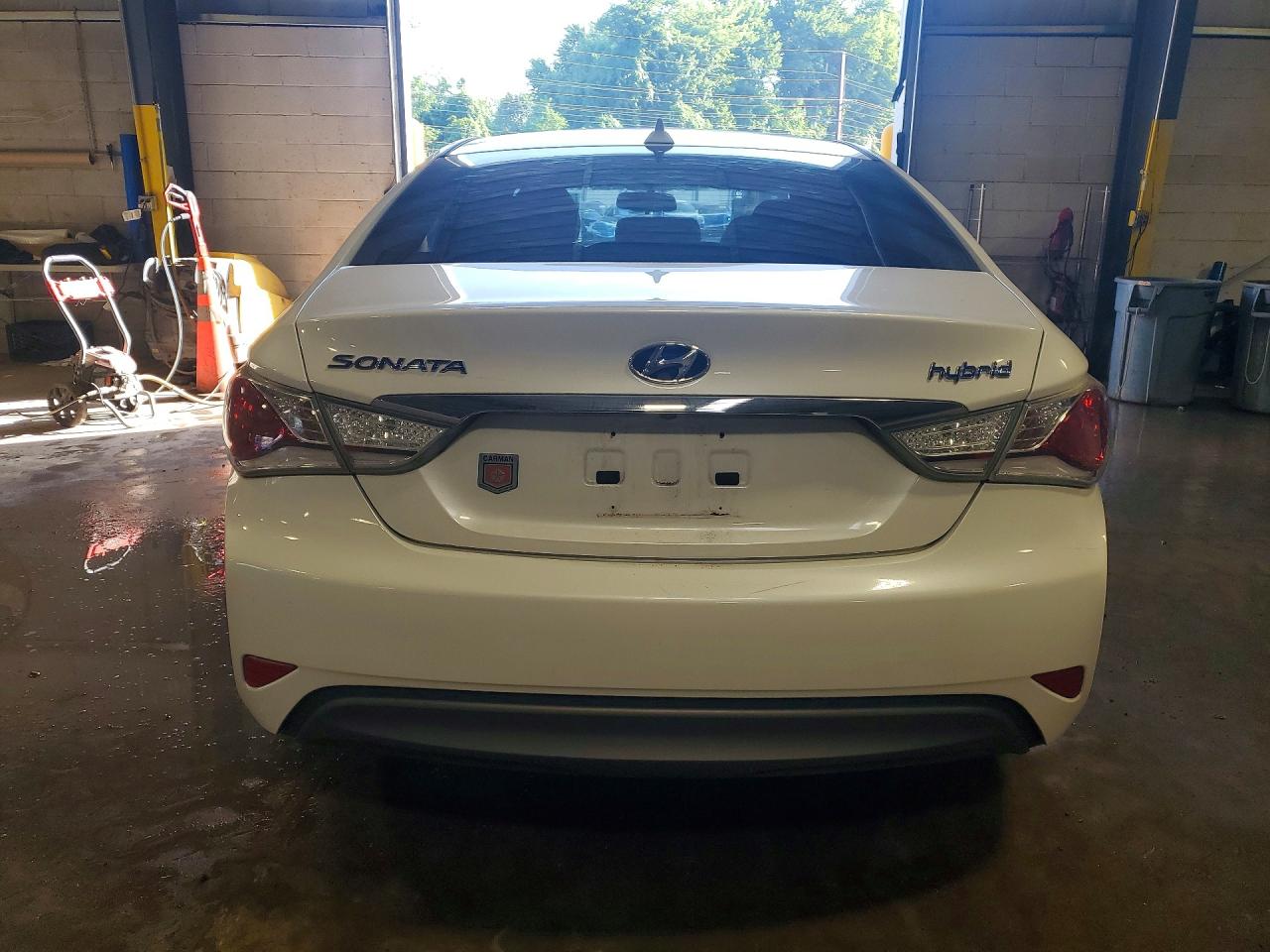 2014 Hyundai Sonata Hybrid White vin: KMHEC4A47EA115374