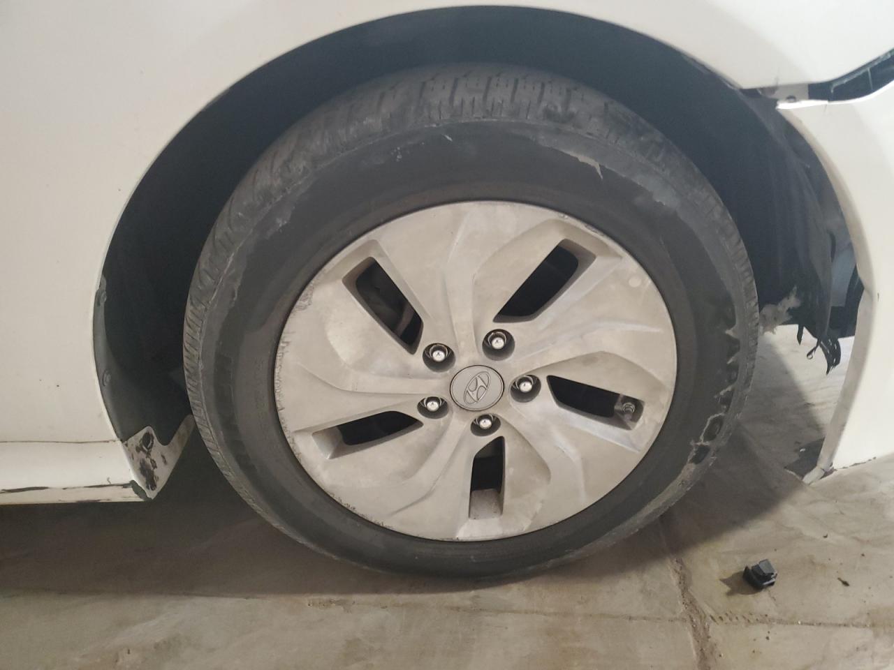 2014 Hyundai Sonata Hybrid White vin: KMHEC4A47EA115374 Damage: Right Front Wheel, Curb Rash, > 12 Inches