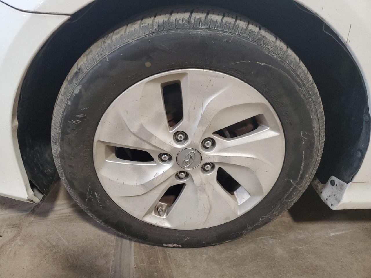 2014 Hyundai Sonata Hybrid White vin: KMHEC4A47EA115374 Damage: Left Front Wheel, Curb Rash, 6 To 7 Inches