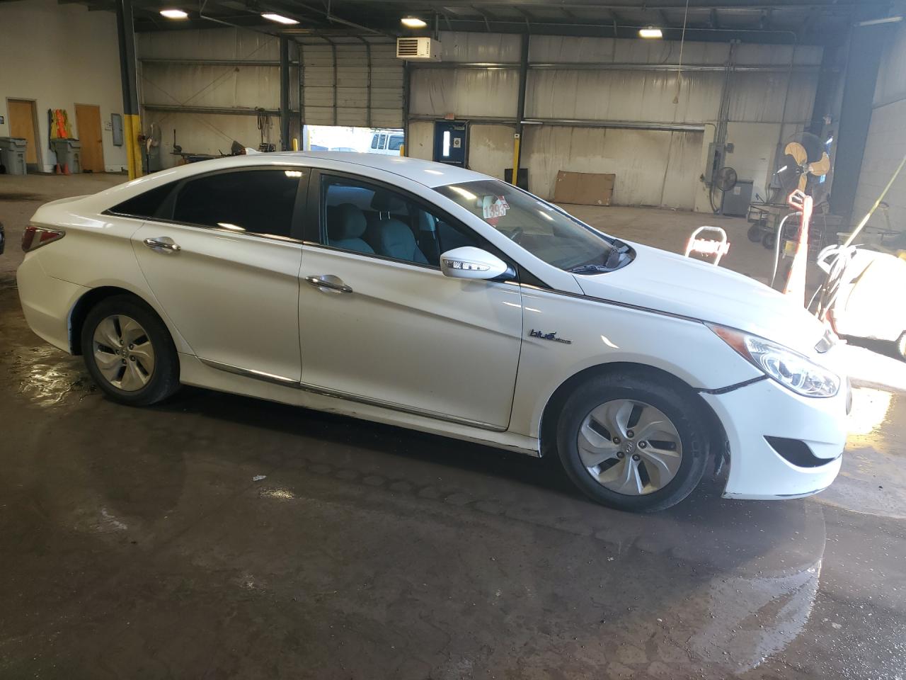 2014 Hyundai Sonata Hybrid White vin: KMHEC4A47EA115374 Damage: Front Bumper, Broken, Replacement Required