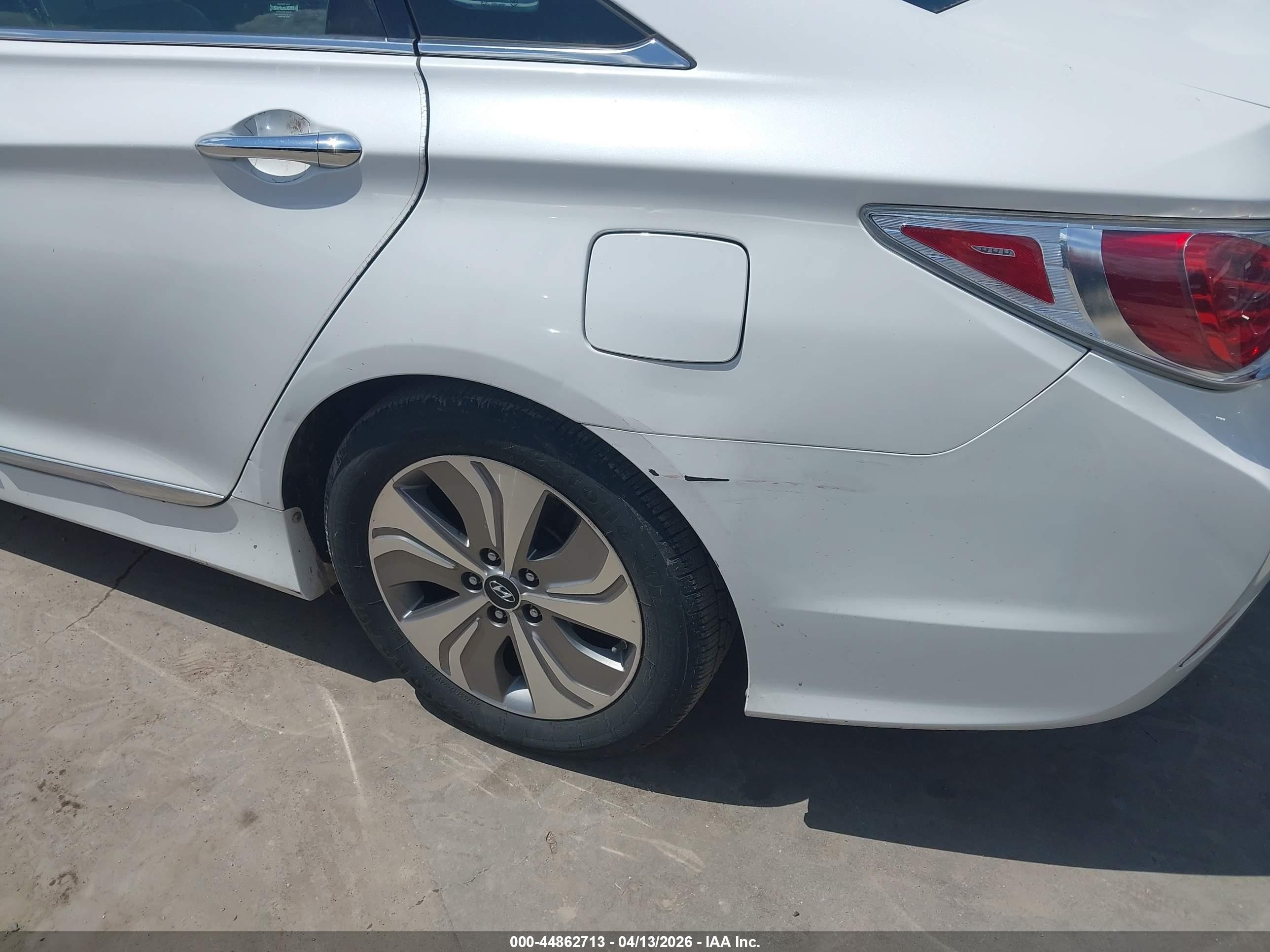 2015 Hyundai Sonata Hybrid Limited White vin: KMHEC4A47FA120141