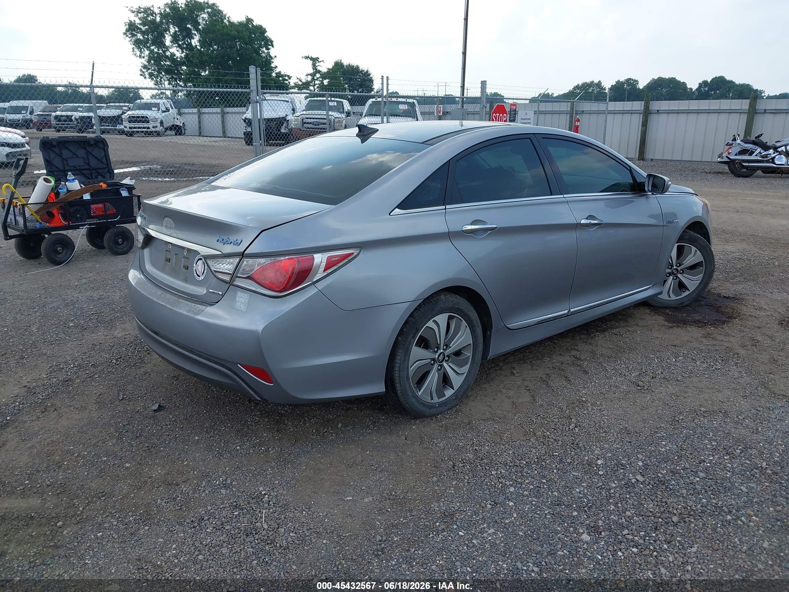 2015 Hyundai Sonata Hybrid Limited Silver vin: KMHEC4A47FA120690