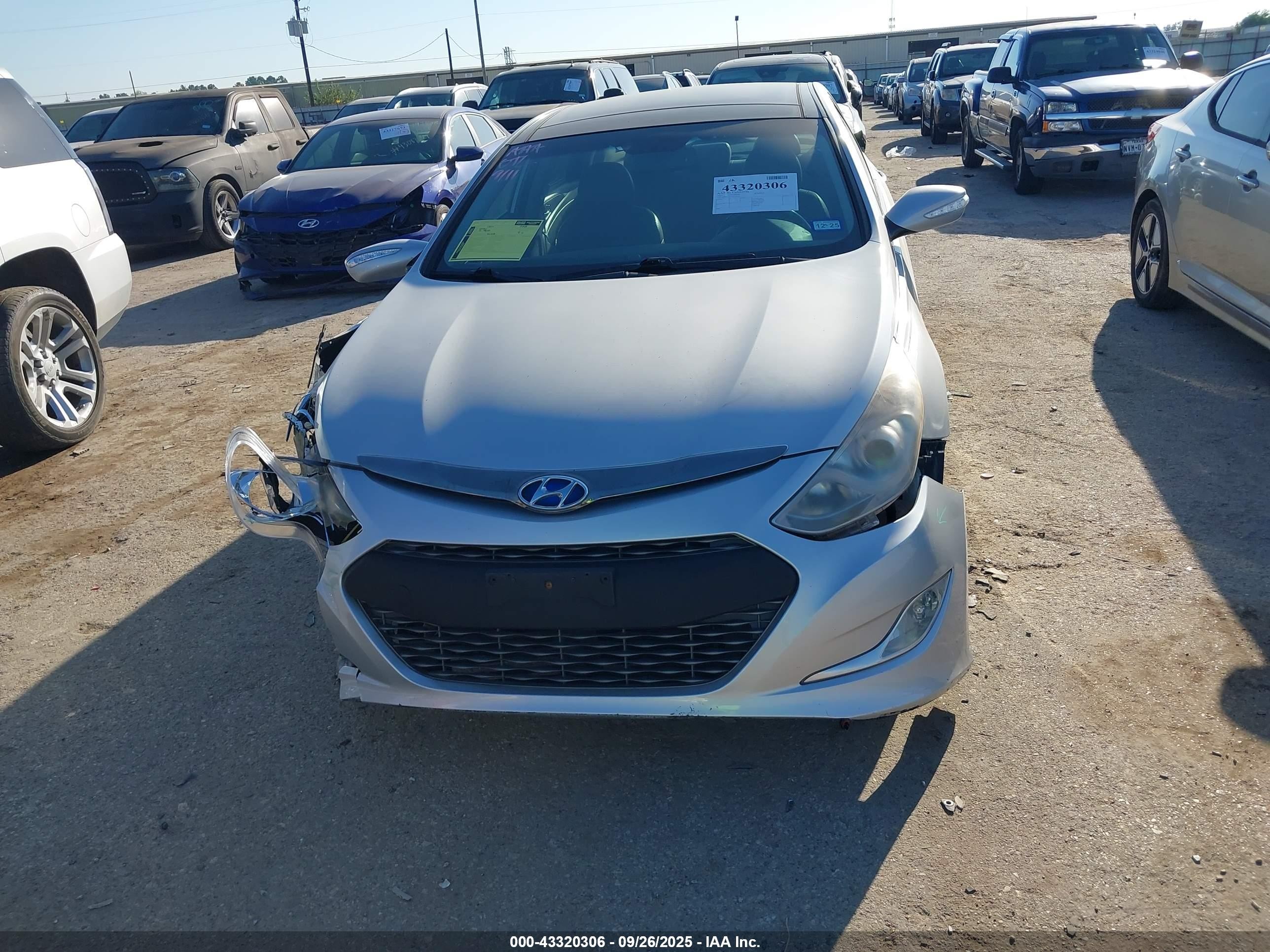 2015 Hyundai Sonata Hybrid Limited Silver vin: KMHEC4A47FA132211