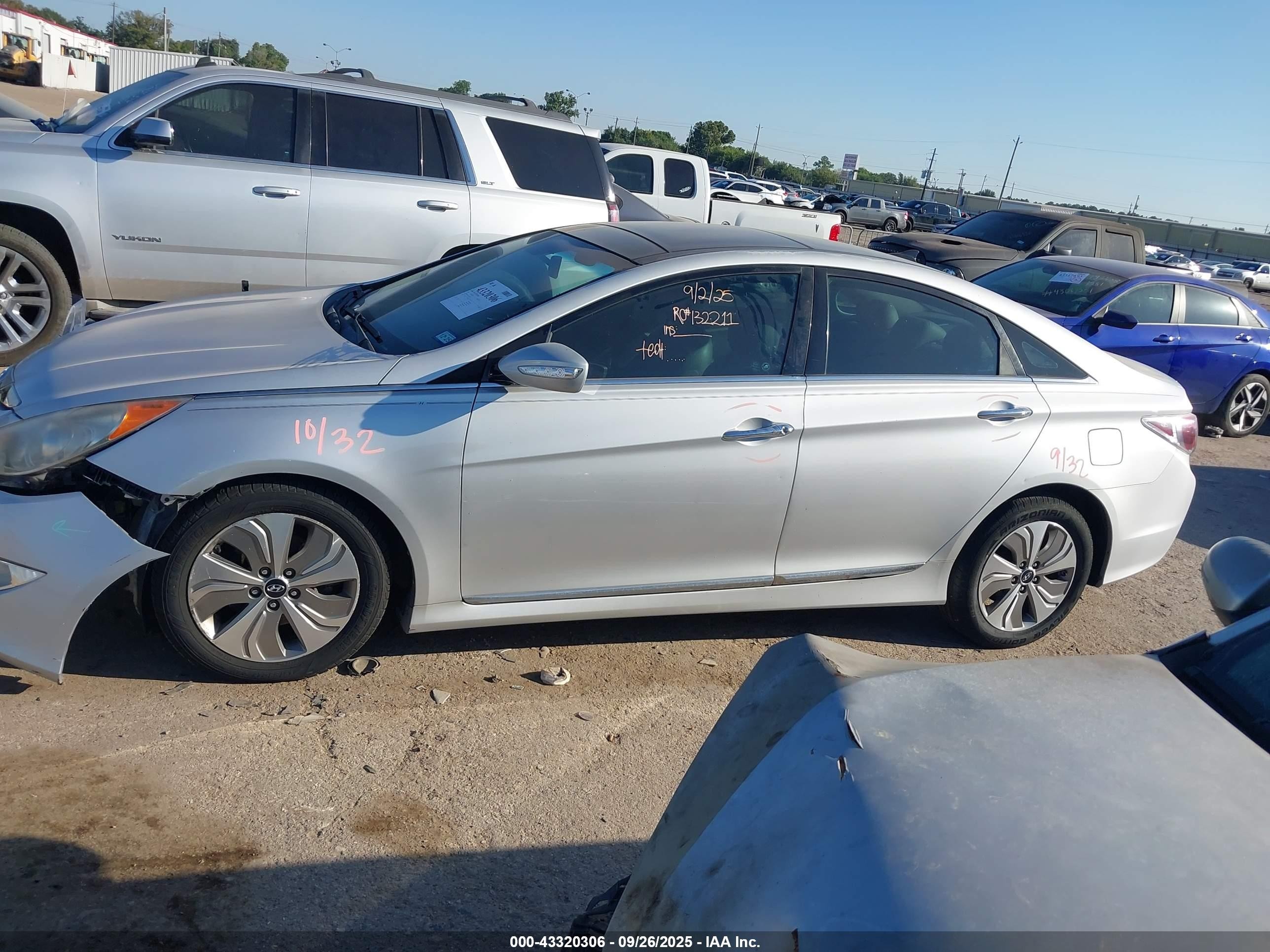 2015 Hyundai Sonata Hybrid Limited Silver vin: KMHEC4A47FA132211