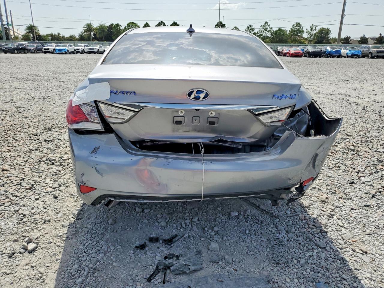 2015 Hyundai Sonata Hybrid Base Silver vin: KMHEC4A47FA133844