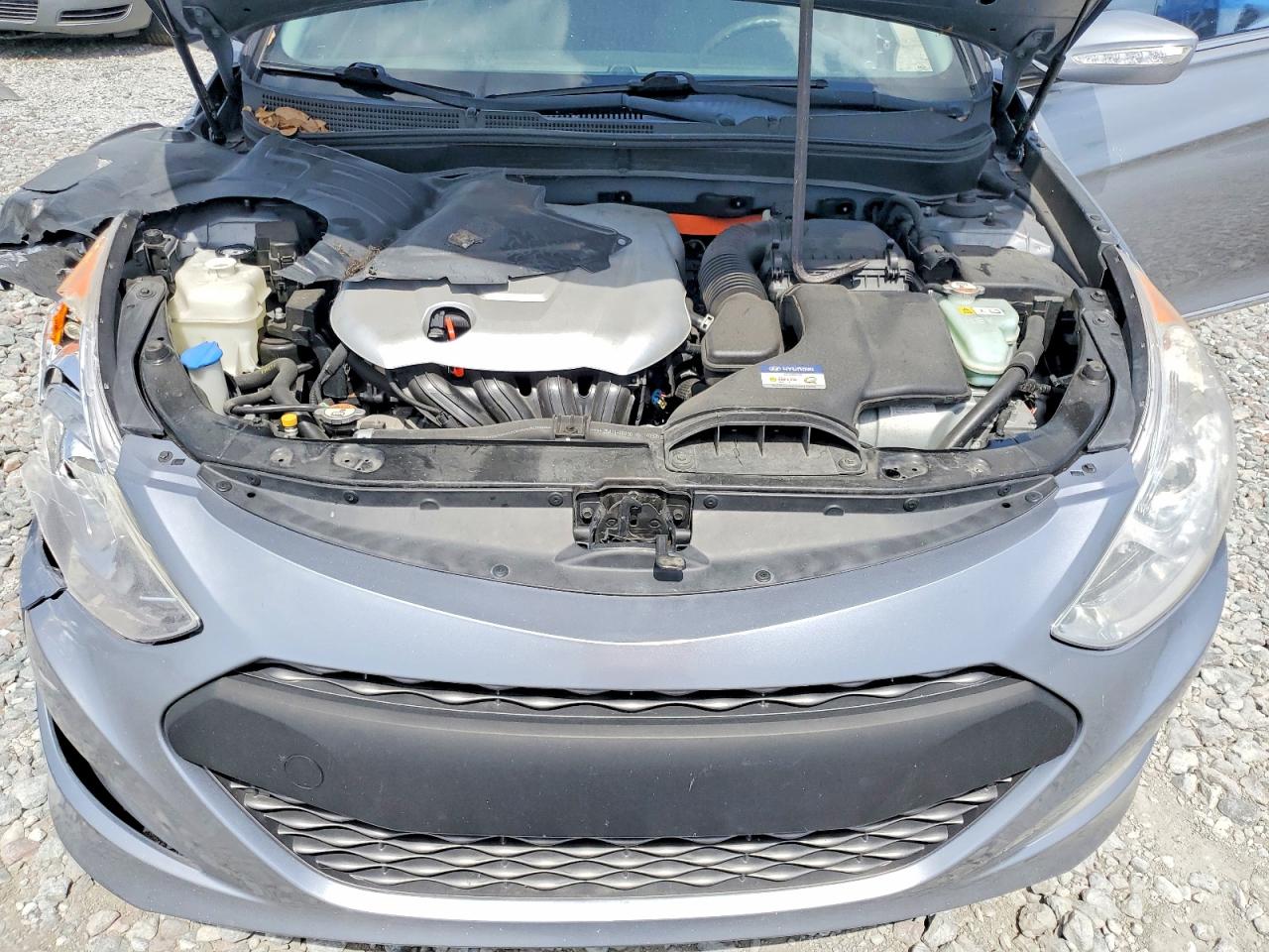 2015 Hyundai Sonata Hybrid Base Silver vin: KMHEC4A47FA133844