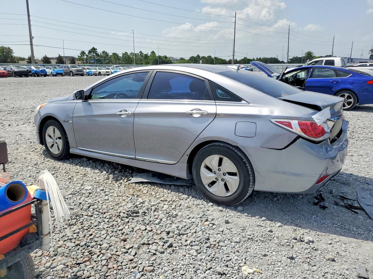 2015 Hyundai Sonata Hybrid Base Silver vin: KMHEC4A47FA133844