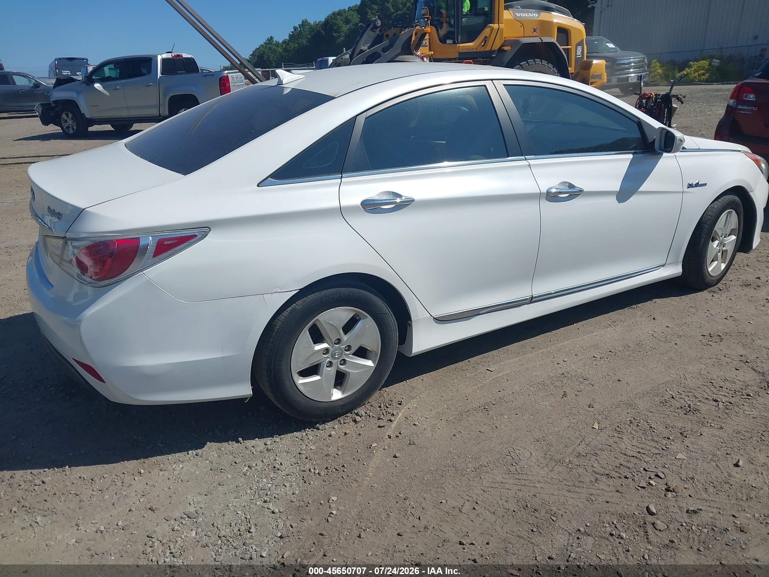 2011 Hyundai Sonata Hybrid   White vin: KMHEC4A48BA003999