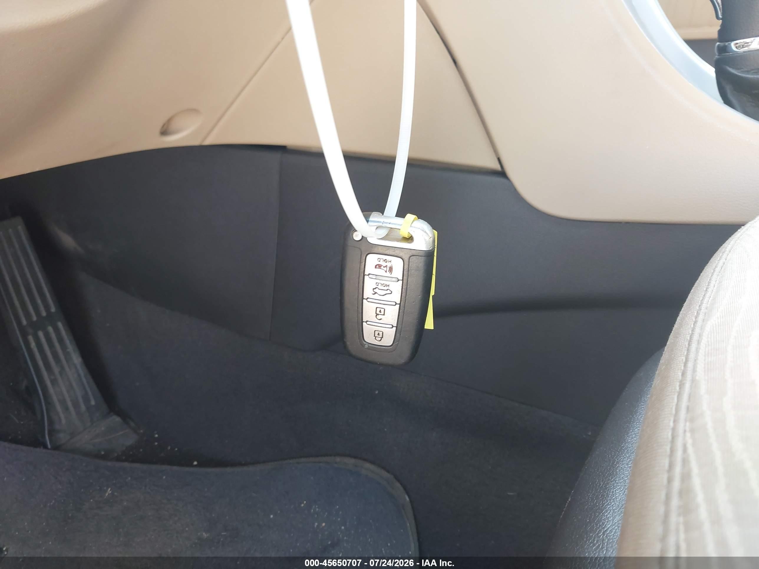 2011 Hyundai Sonata Hybrid   White vin: KMHEC4A48BA003999