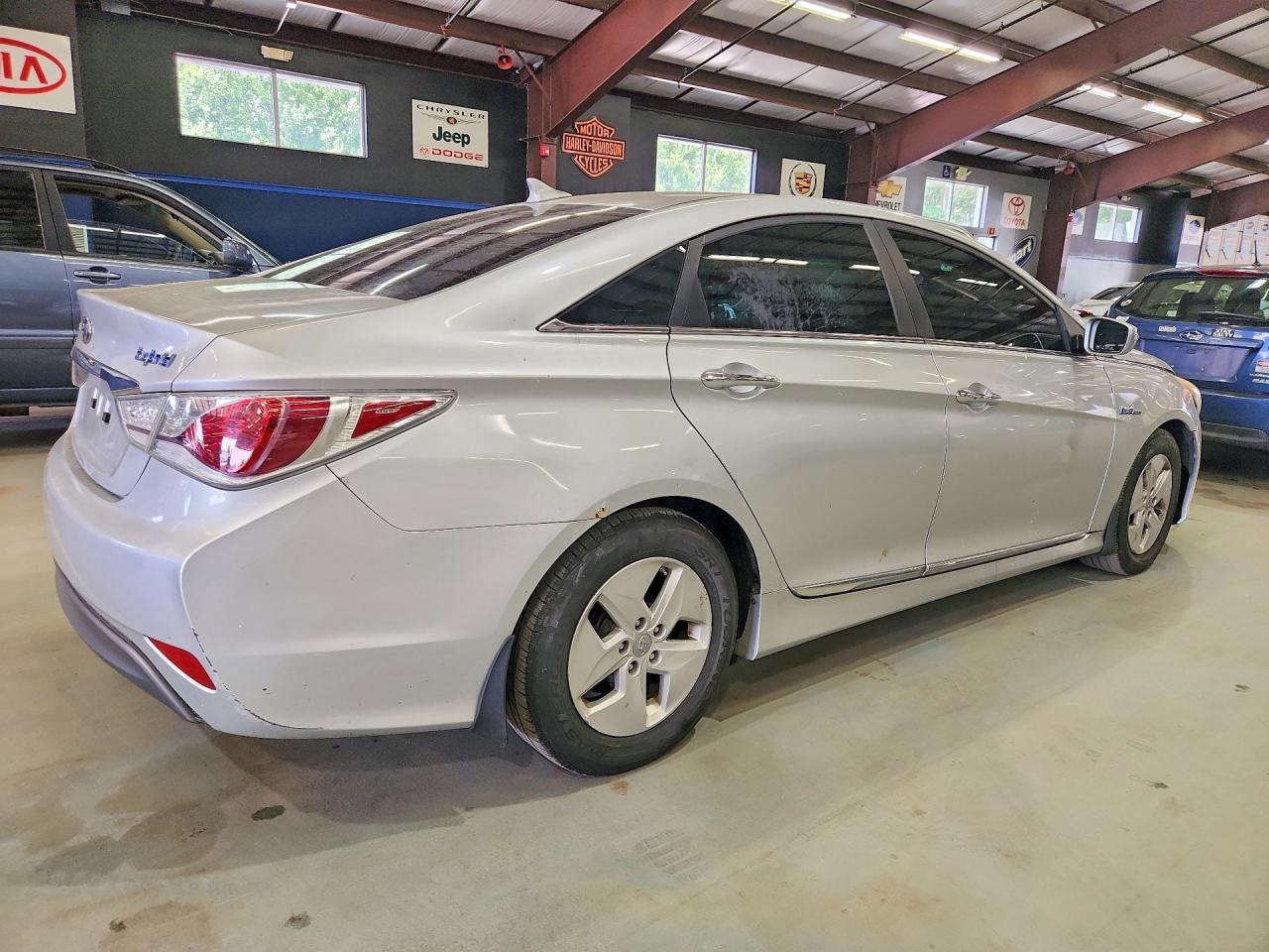 2011 Hyundai Sonata Hybrid Silver vin: KMHEC4A48BA004778