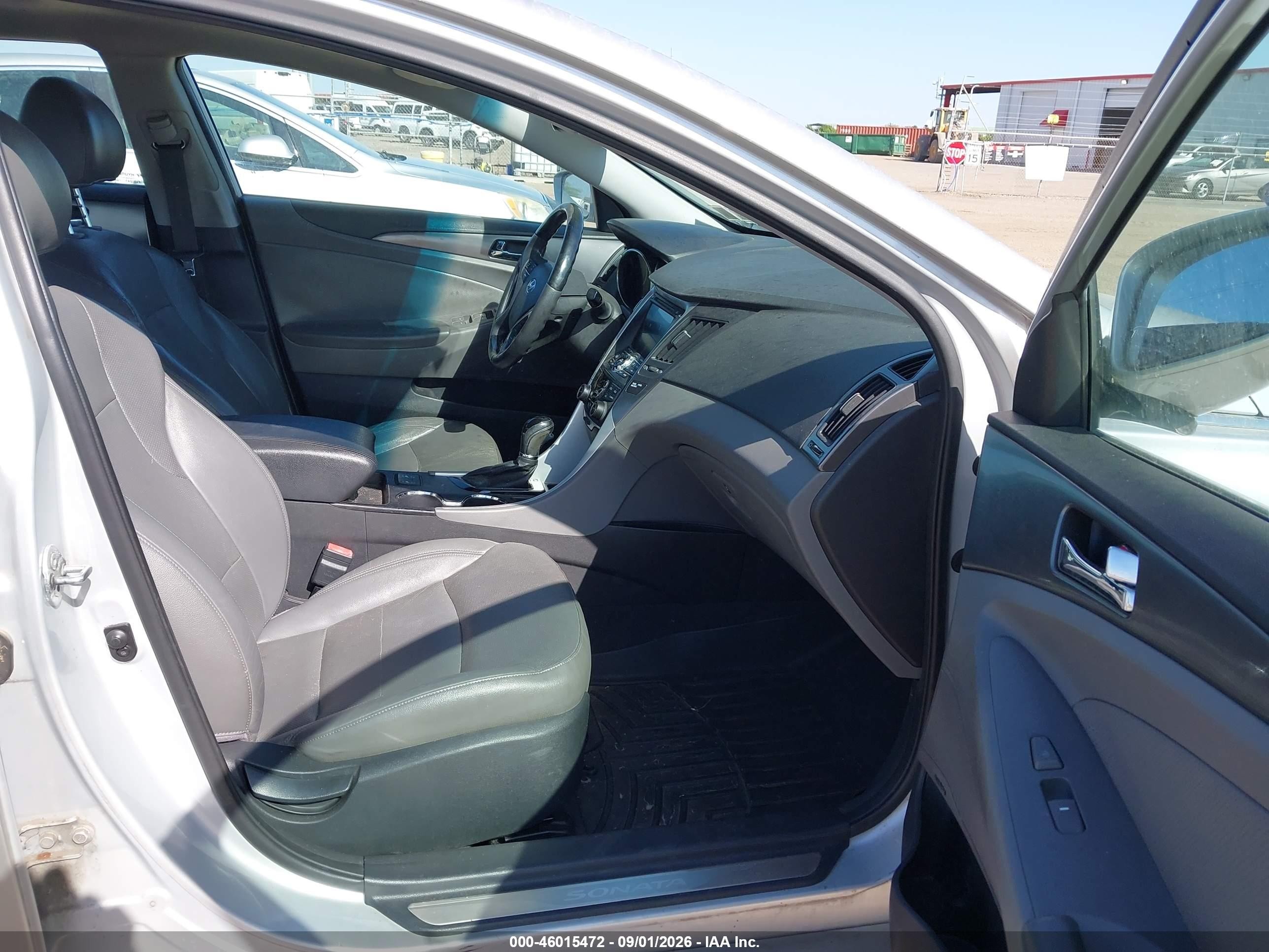 2011 Hyundai Sonata Hybrid   Silver vin: KMHEC4A48BA008121