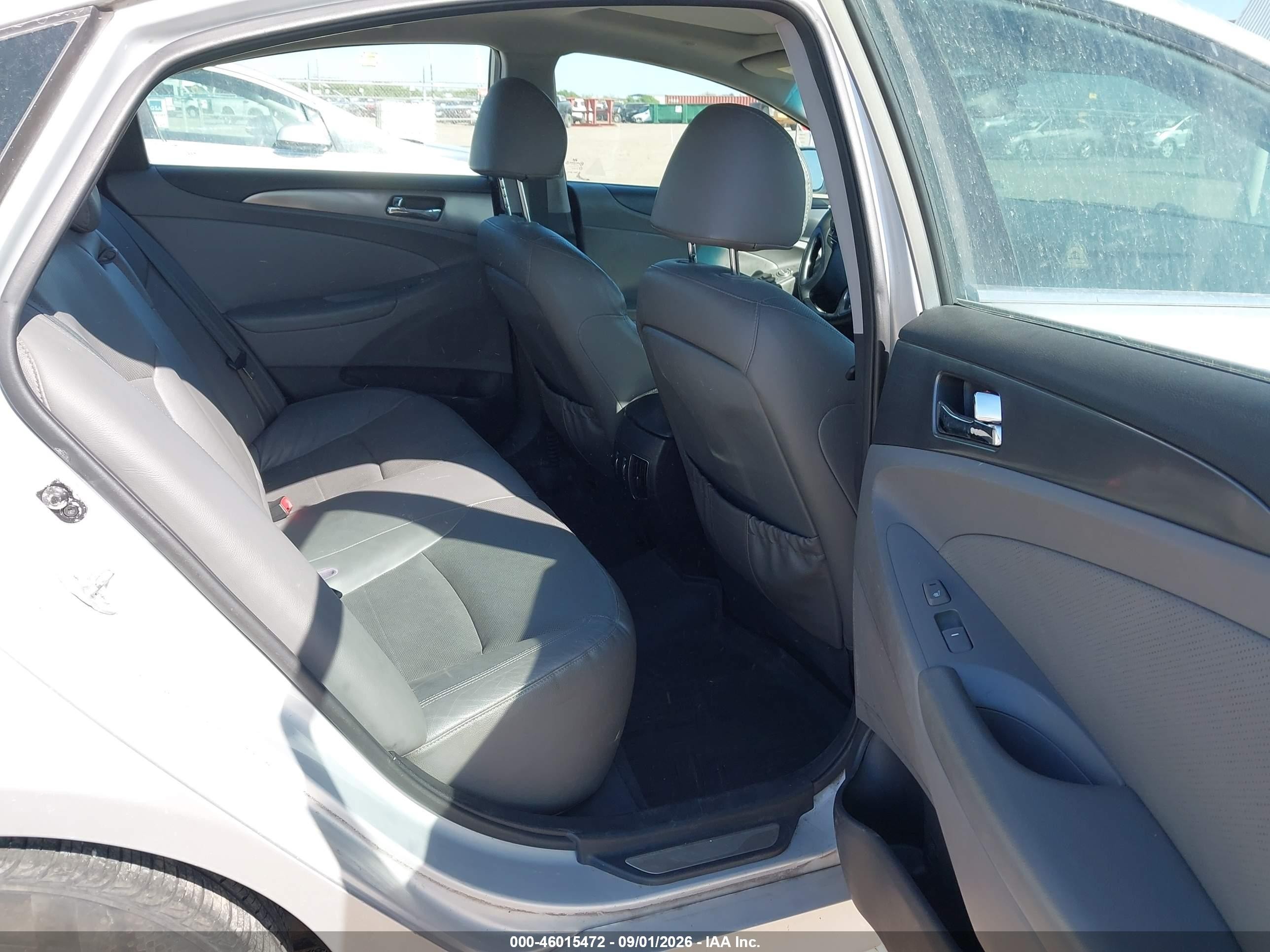 2011 Hyundai Sonata Hybrid   Silver vin: KMHEC4A48BA008121