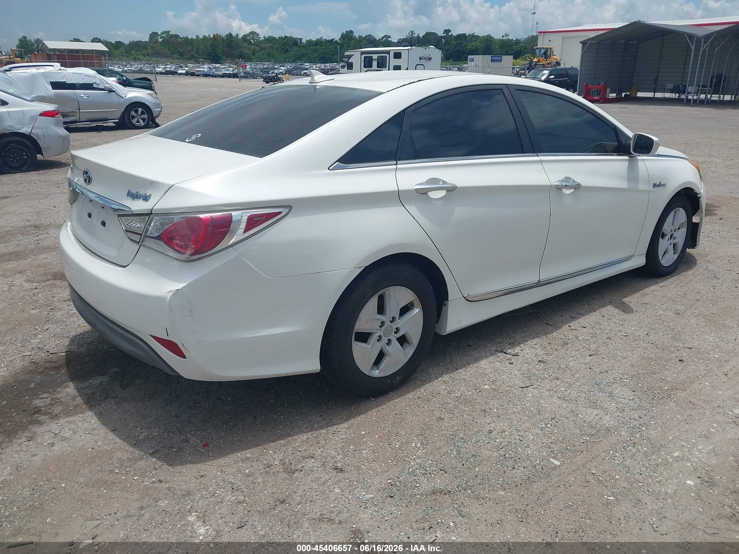 2012 Hyundai Sonata Hybrid   Белый vin: KMHEC4A48CA020965