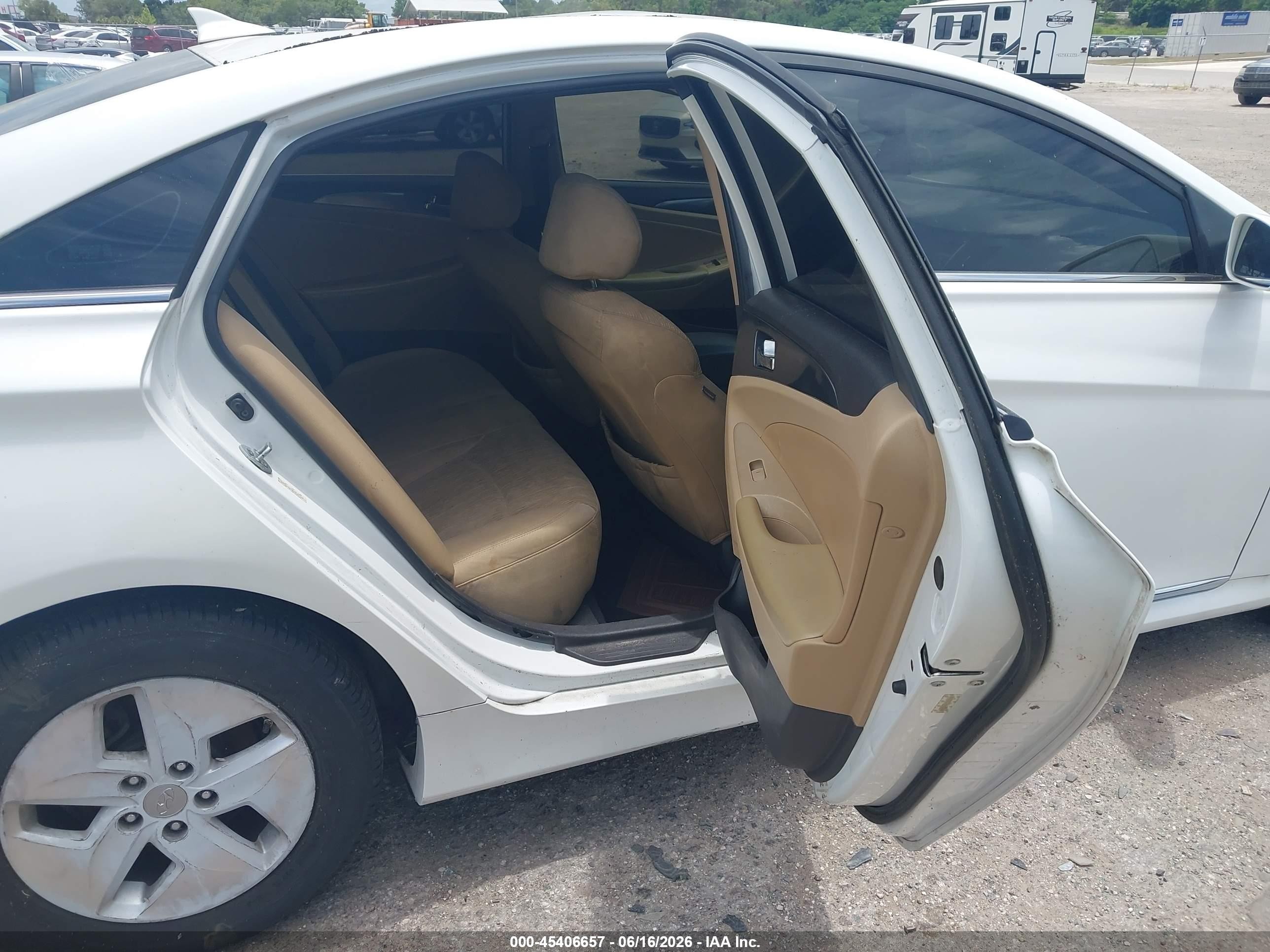 2012 Hyundai Sonata Hybrid   Белый vin: KMHEC4A48CA020965