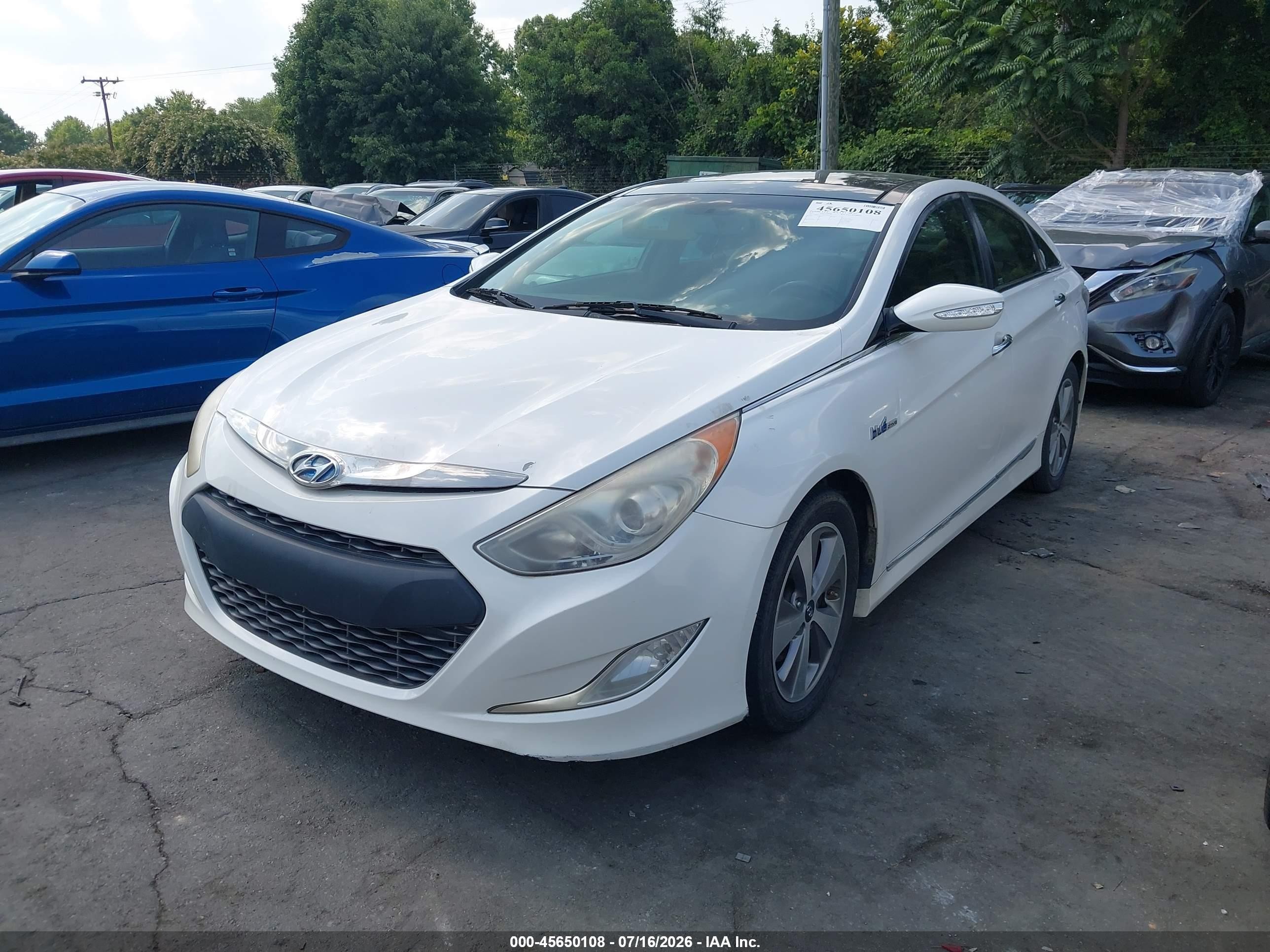 2012 Hyundai Sonata Hybrid   White vin: KMHEC4A48CA023137