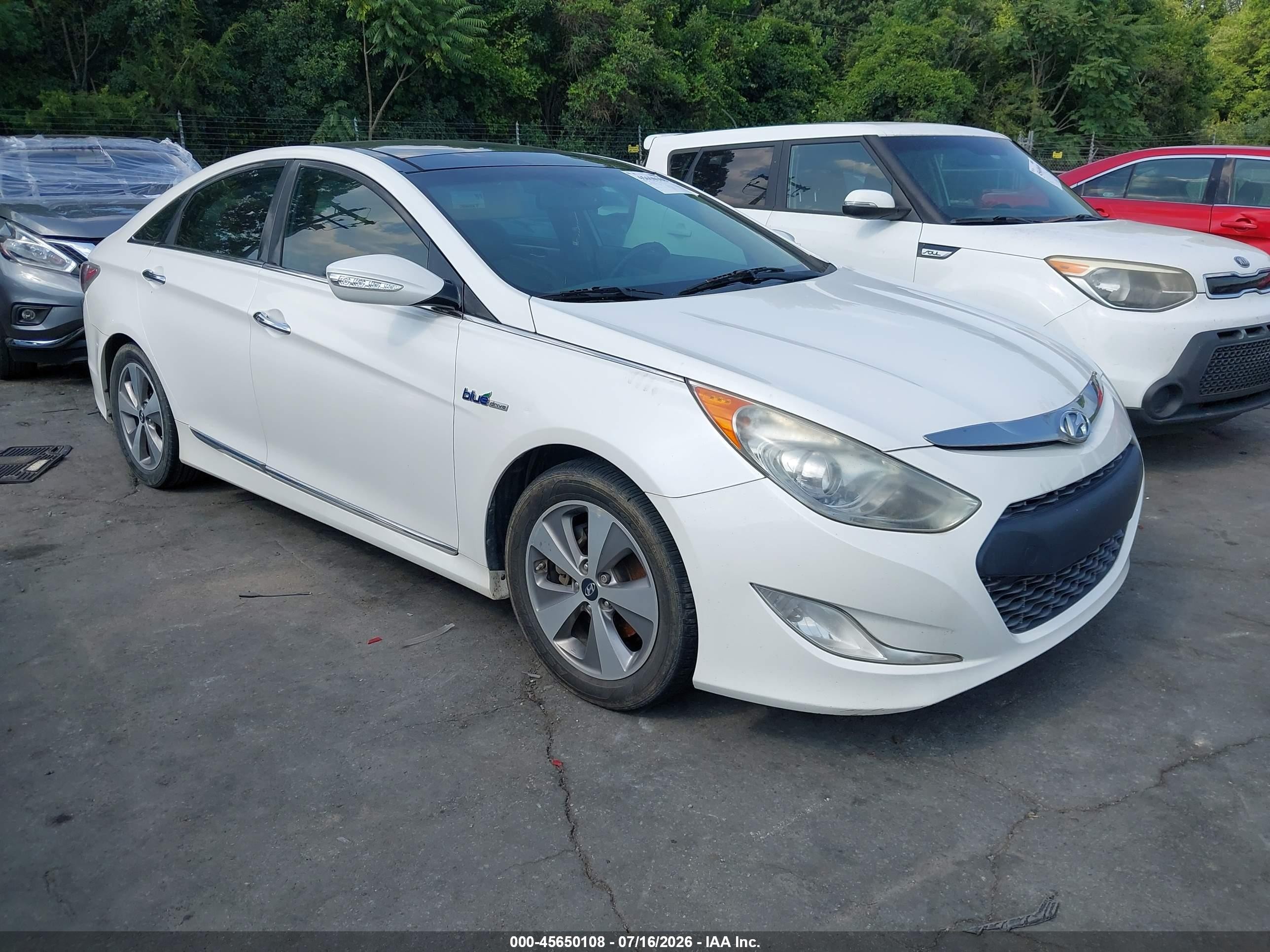2012 Hyundai Sonata Hybrid   White vin: KMHEC4A48CA023137