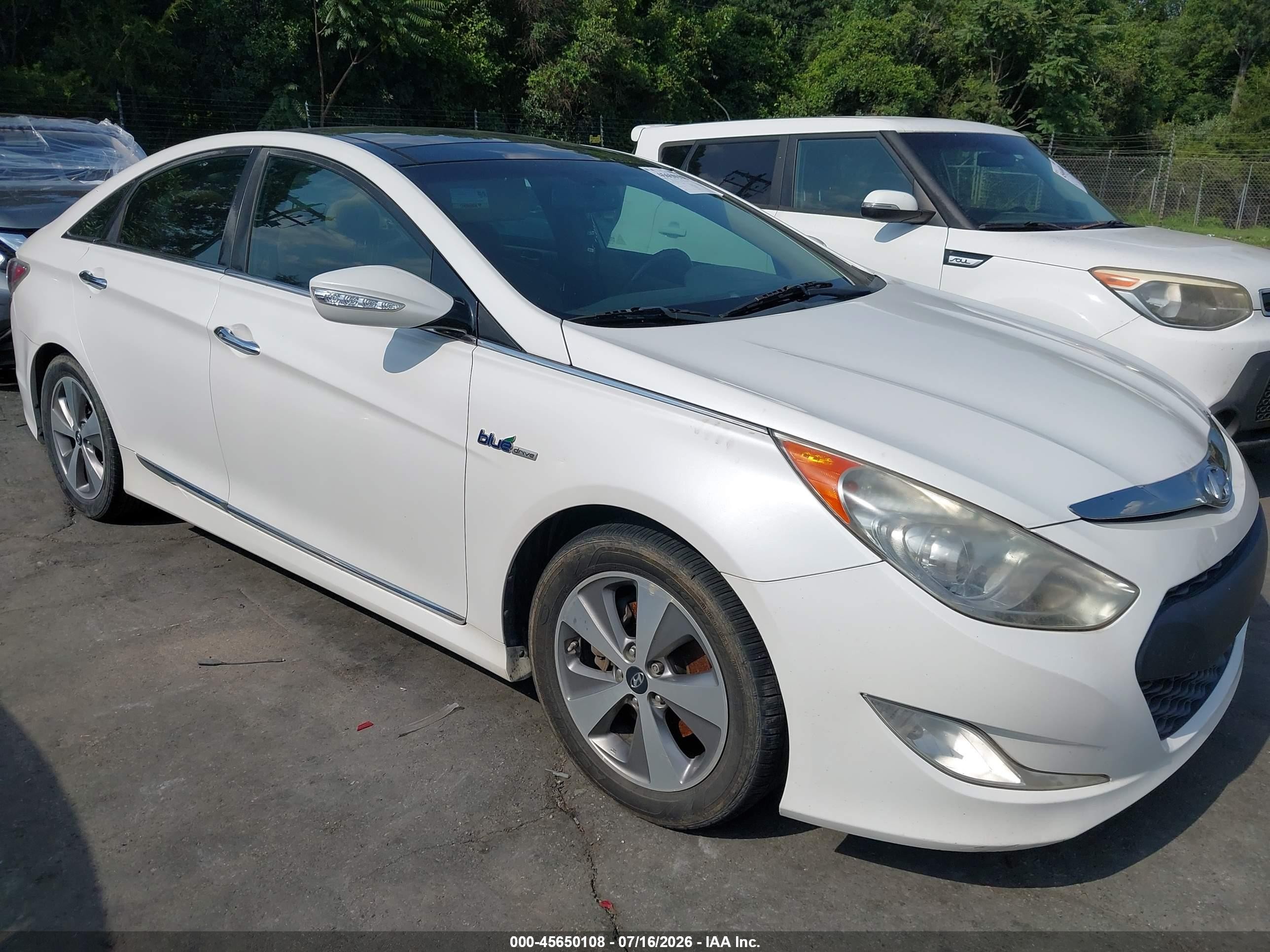 2012 Hyundai Sonata Hybrid   White vin: KMHEC4A48CA023137