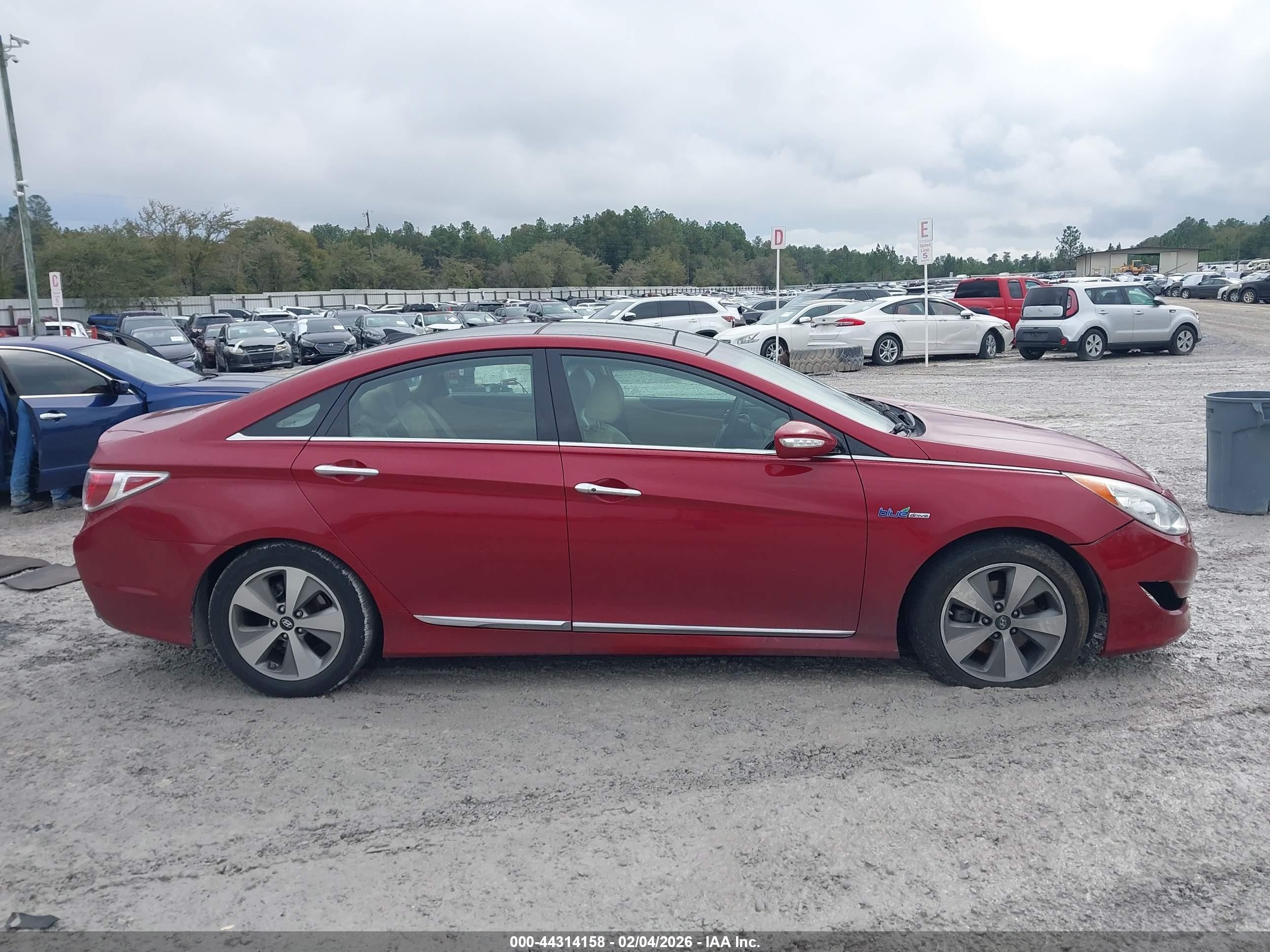 2012 Hyundai Sonata Hybrid   Красный vin: KMHEC4A48CA046563