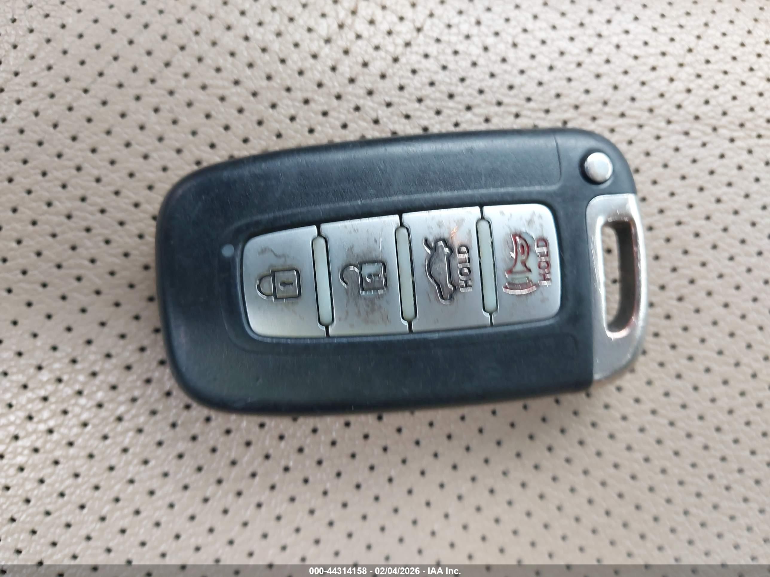 2012 Hyundai Sonata Hybrid   Красный vin: KMHEC4A48CA046563