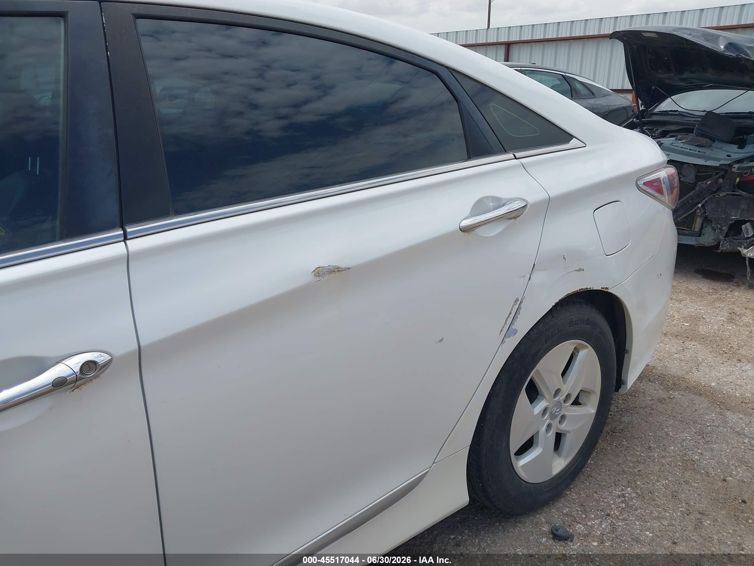 2012 Hyundai Sonata Hybrid   White vin: KMHEC4A48CA058454