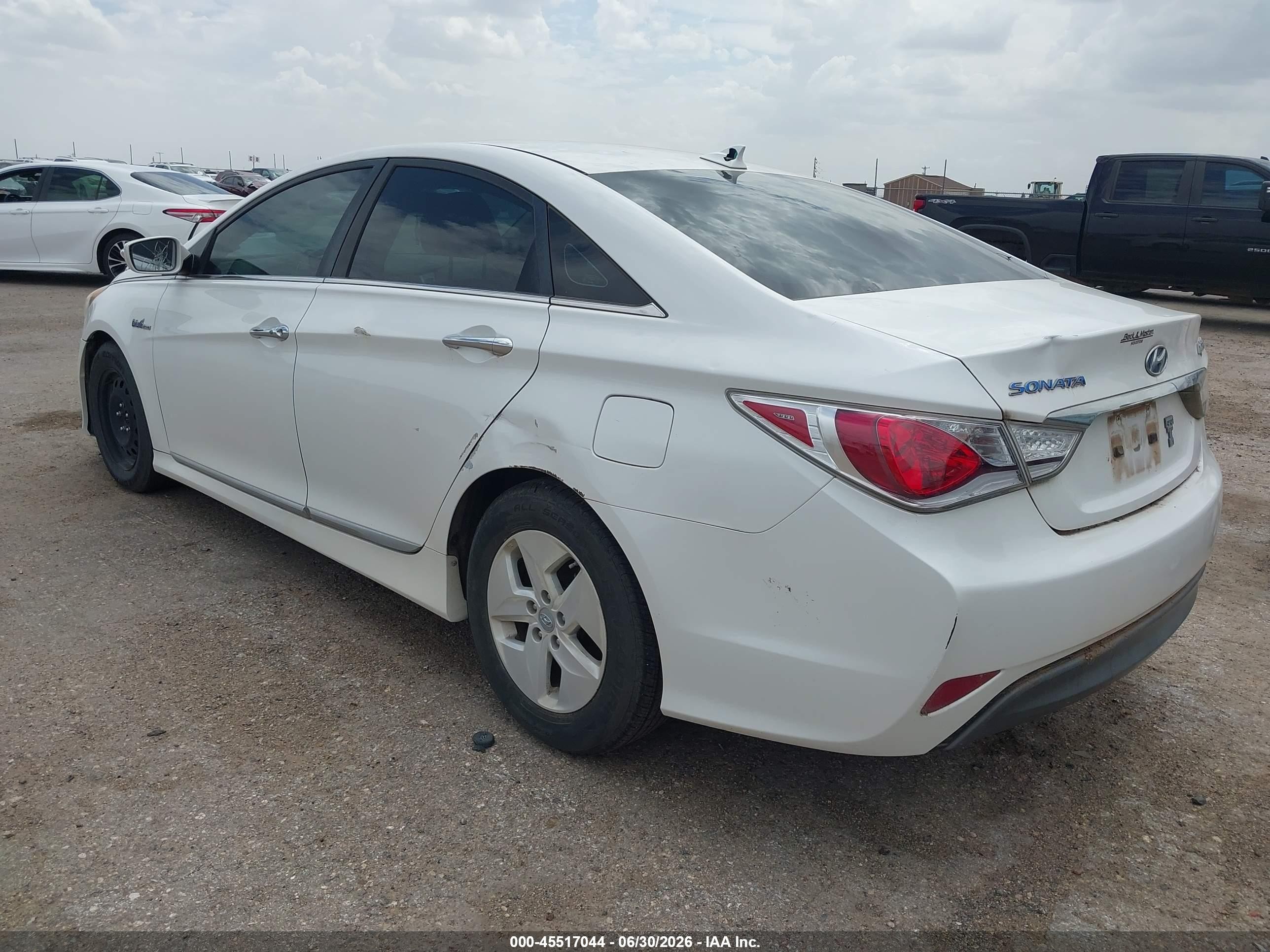 2012 Hyundai Sonata Hybrid   White vin: KMHEC4A48CA058454